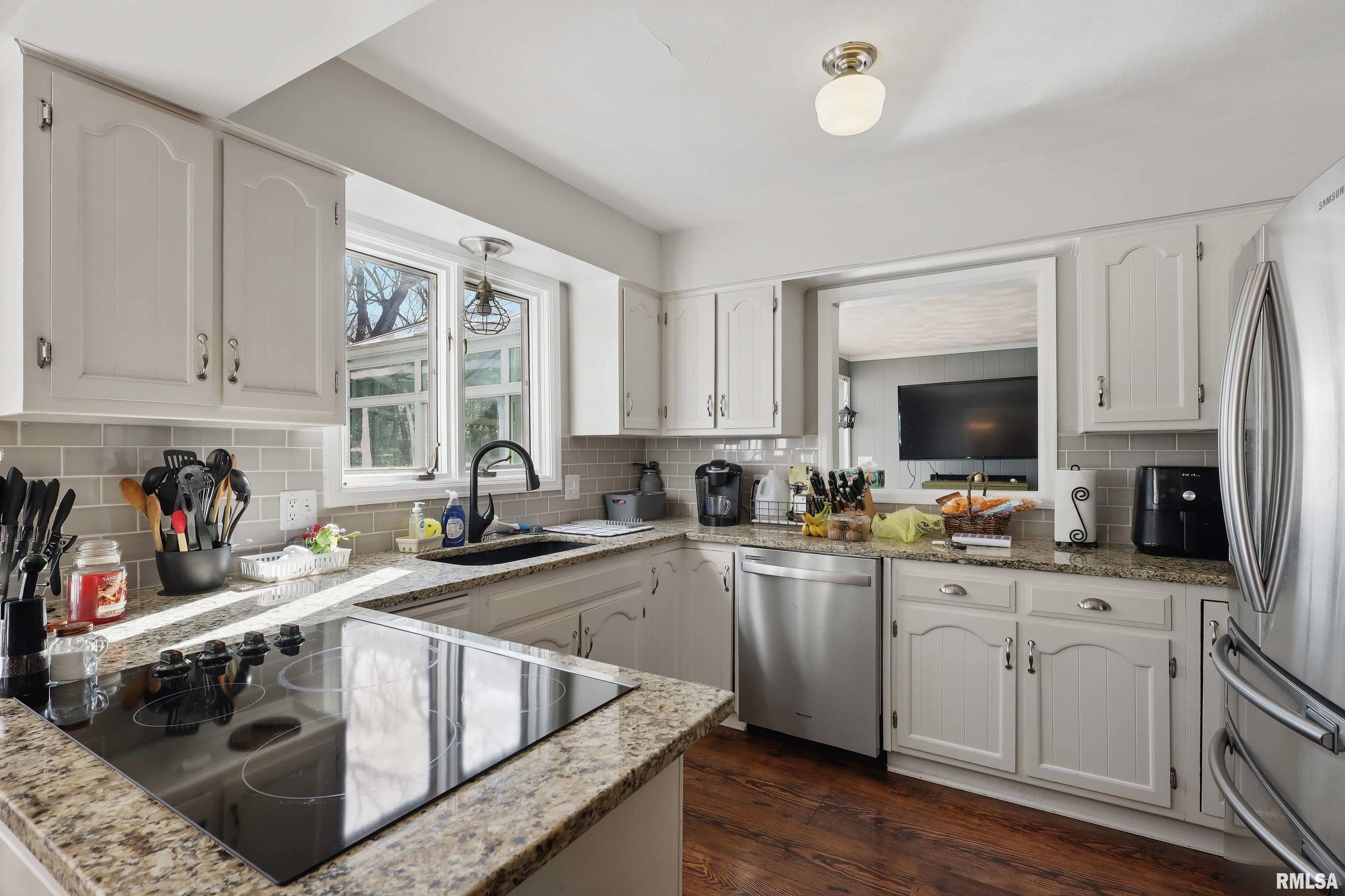 8 Timberlane Drive Property Photo 9