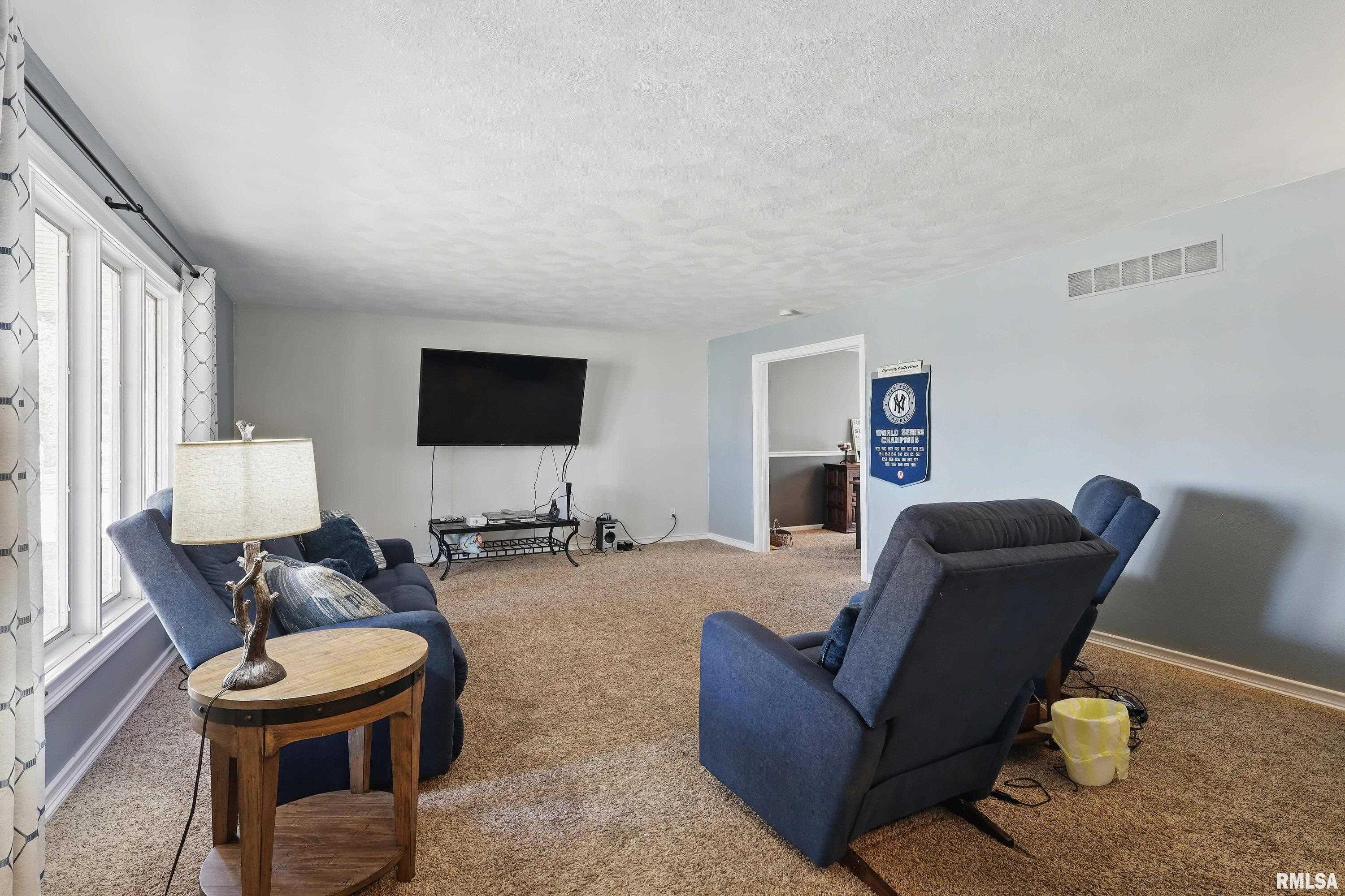 8 Timberlane Drive Property Photo 14