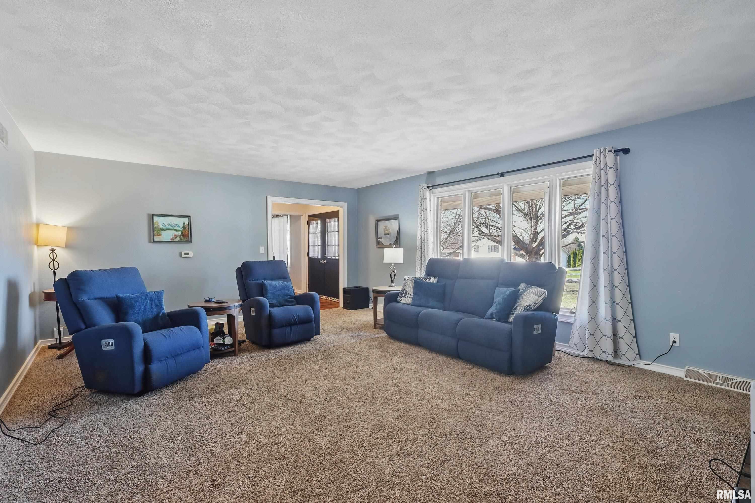 8 Timberlane Drive Property Photo 16