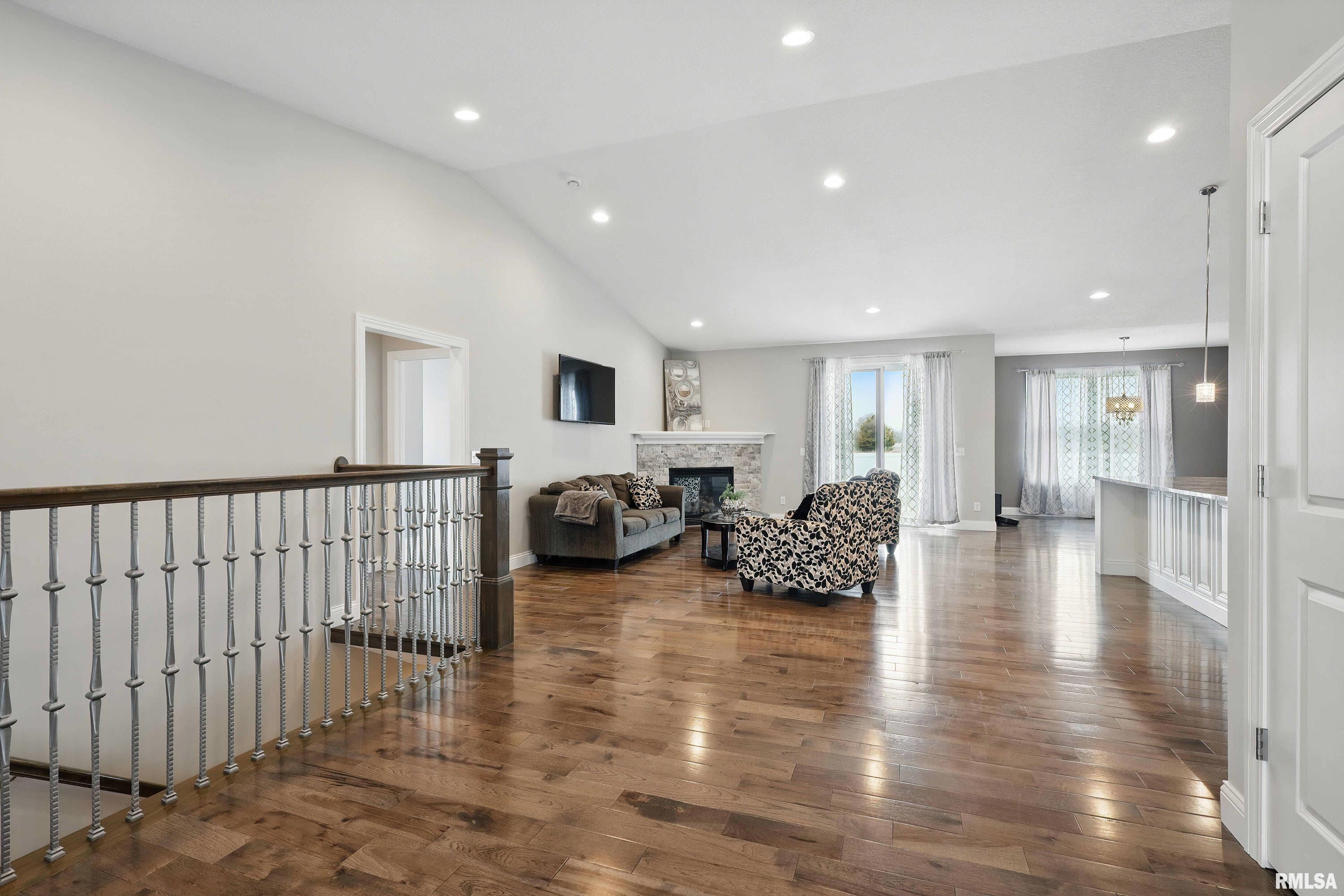 720 Deer Woods Drive Property Photo 4
