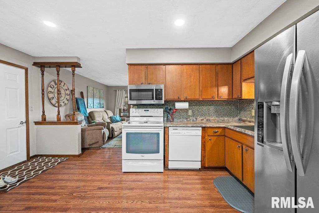 209 1st Avenue Property Photo 6