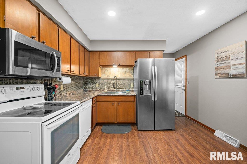 209 1st Avenue Property Photo 7