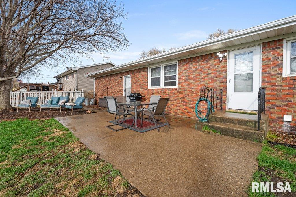 209 1st Avenue Property Photo 19