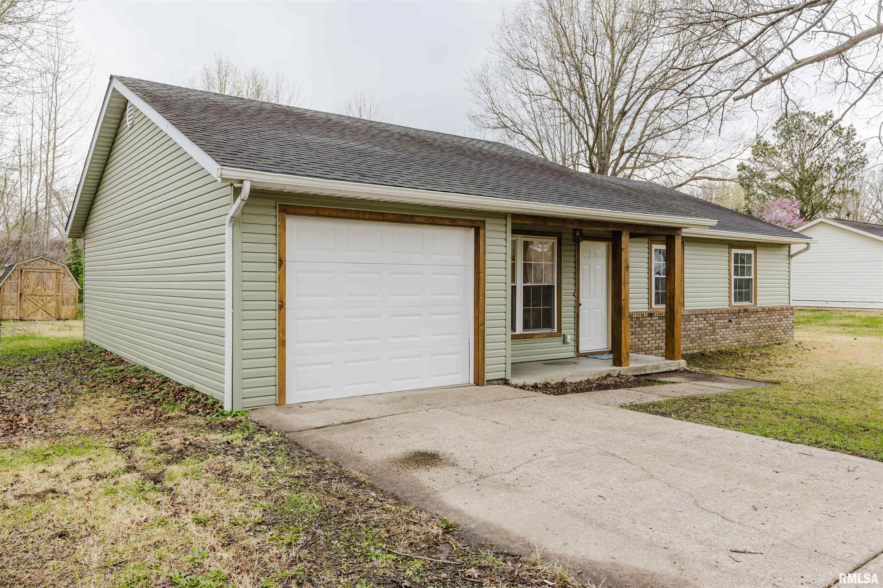 1607 E Pickett Lane Property Photo 6