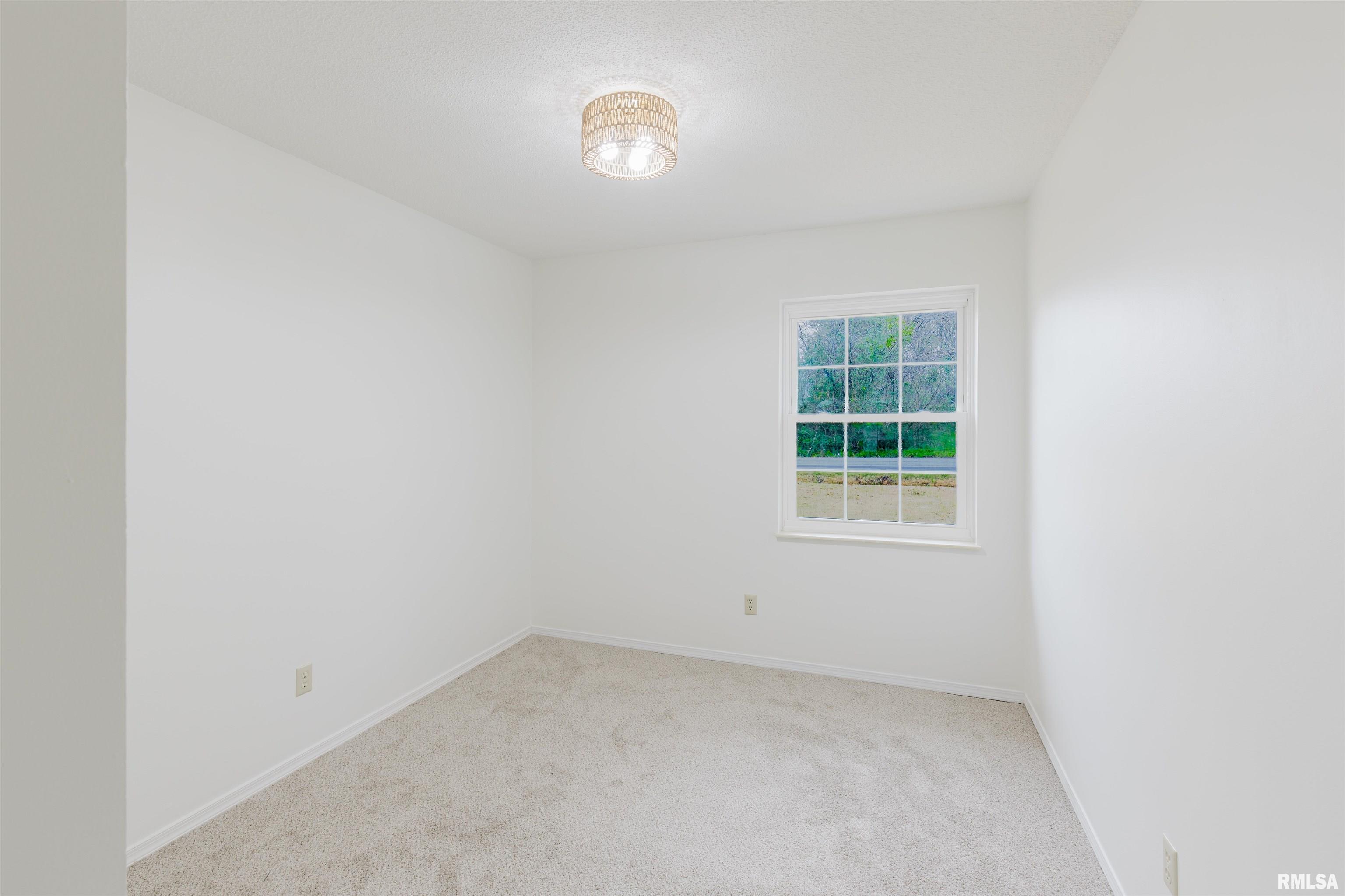 1607 E Pickett Lane Property Photo 7