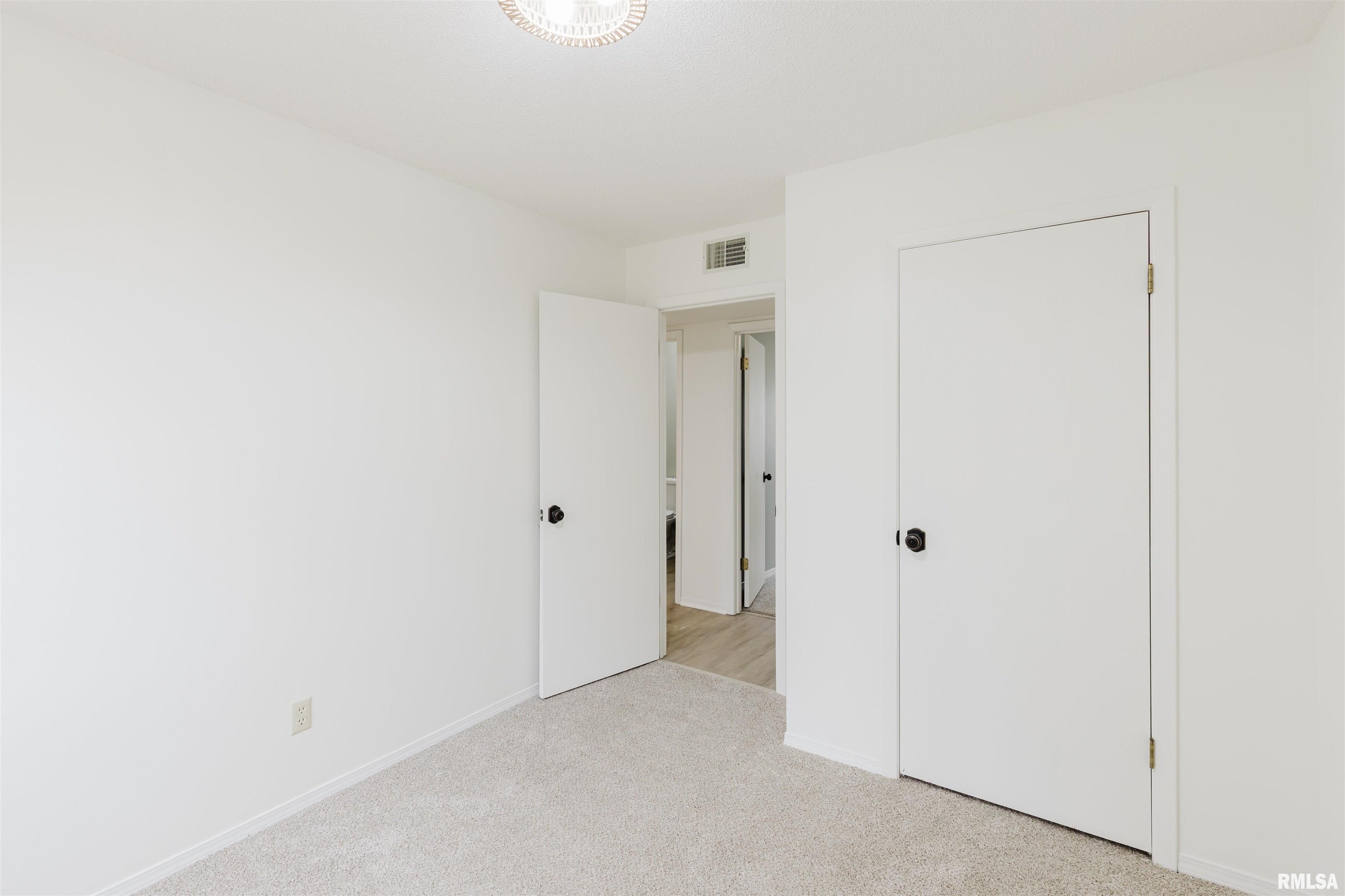 1607 E Pickett Lane Property Photo 8