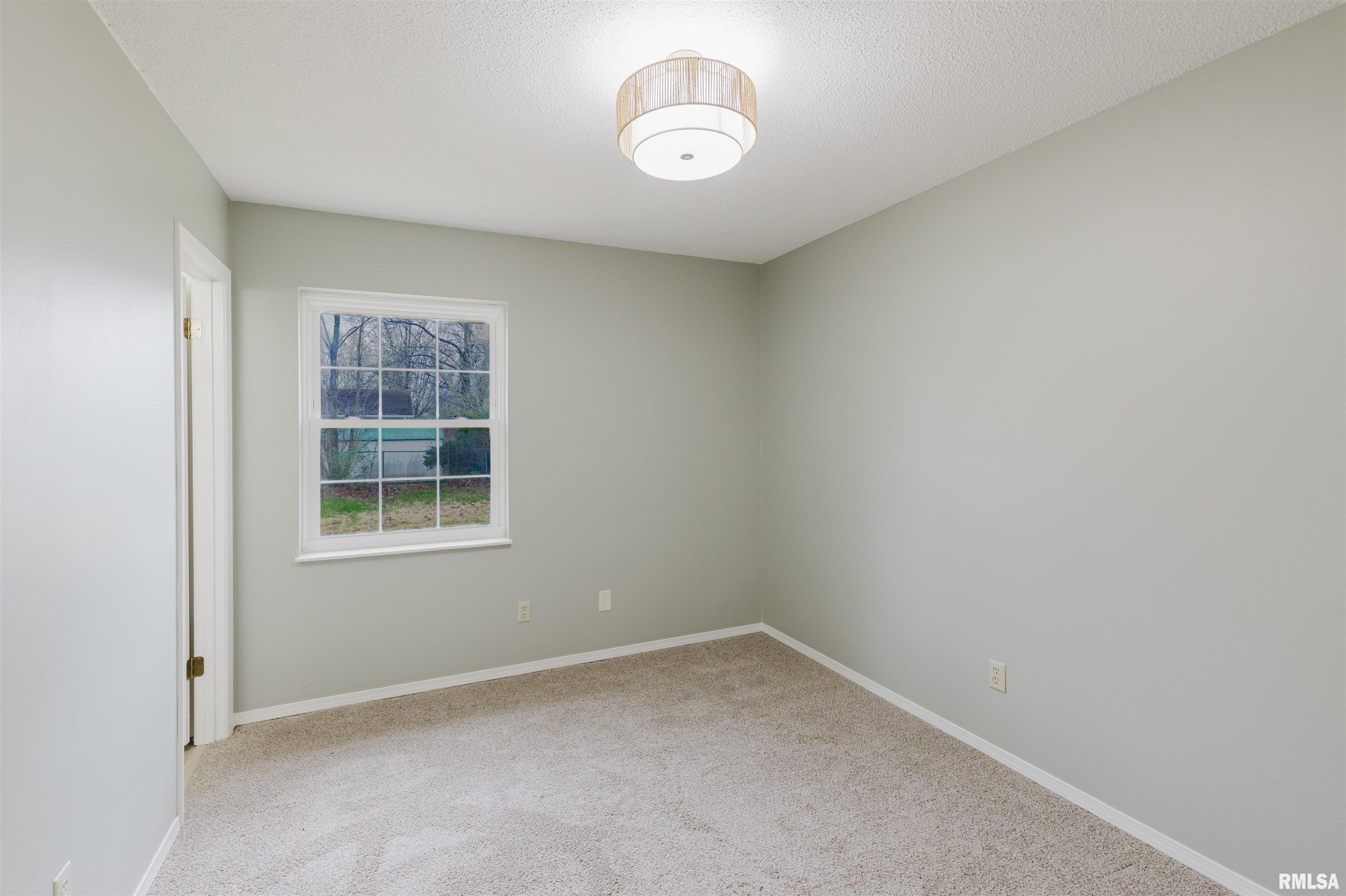 1607 E Pickett Lane Property Photo 9