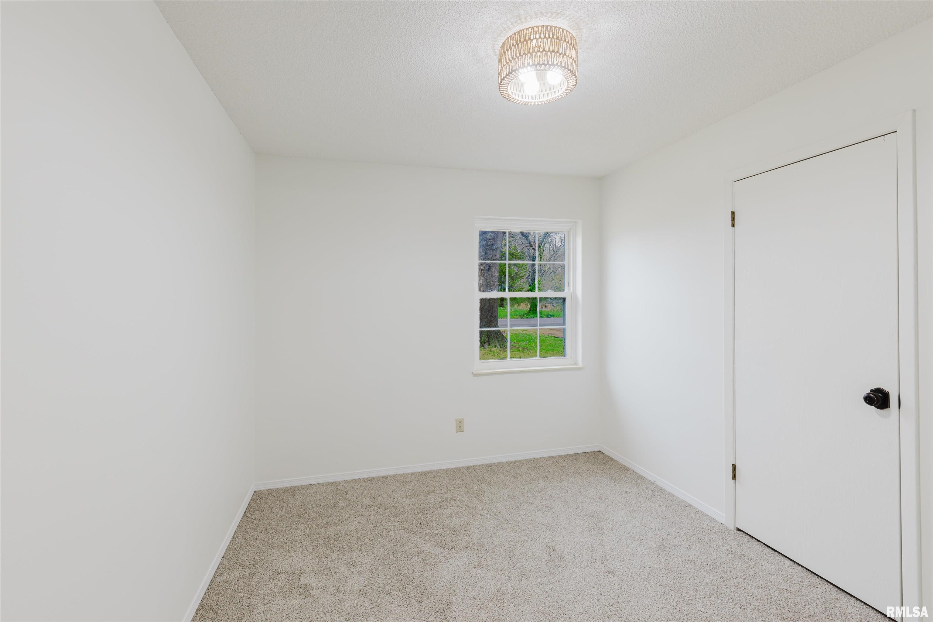 1607 E Pickett Lane Property Photo 14