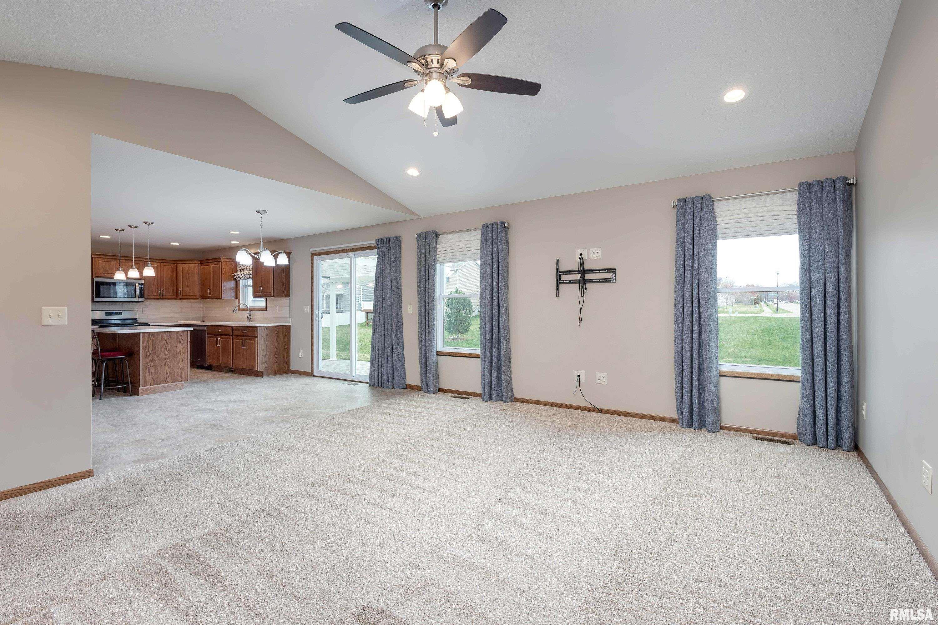 306 W Torrey Pines Drive Property Photo 7
