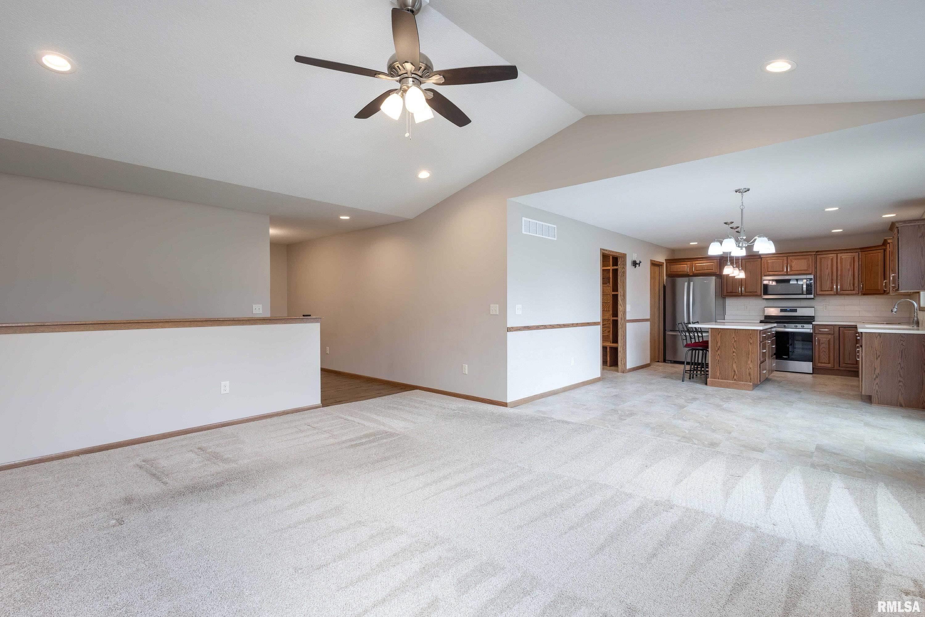 306 W Torrey Pines Drive Property Photo 8