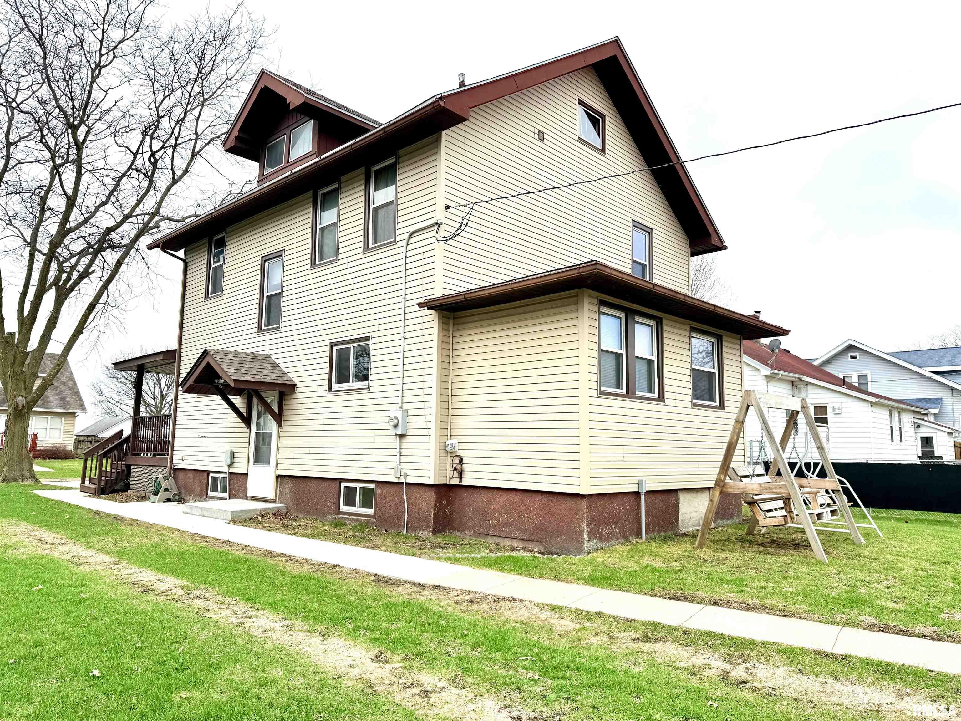 112 W Washington Street Property Photo 3