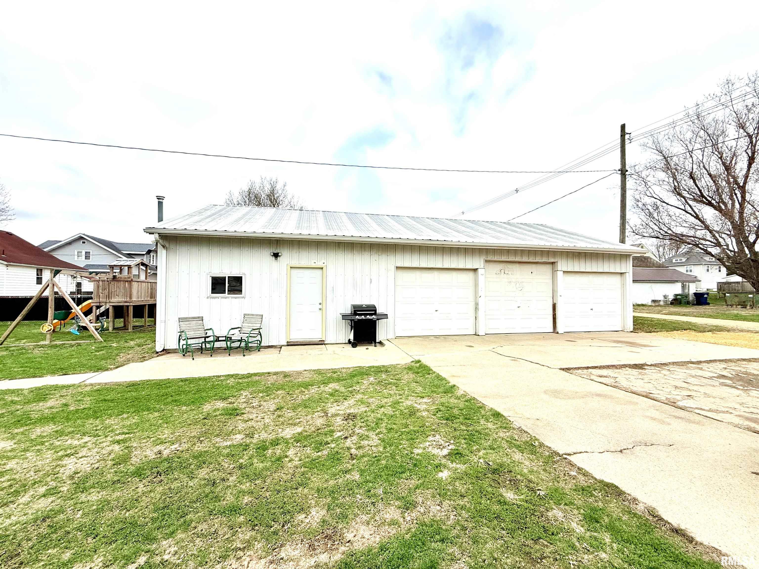 112 W Washington Street Property Photo 5