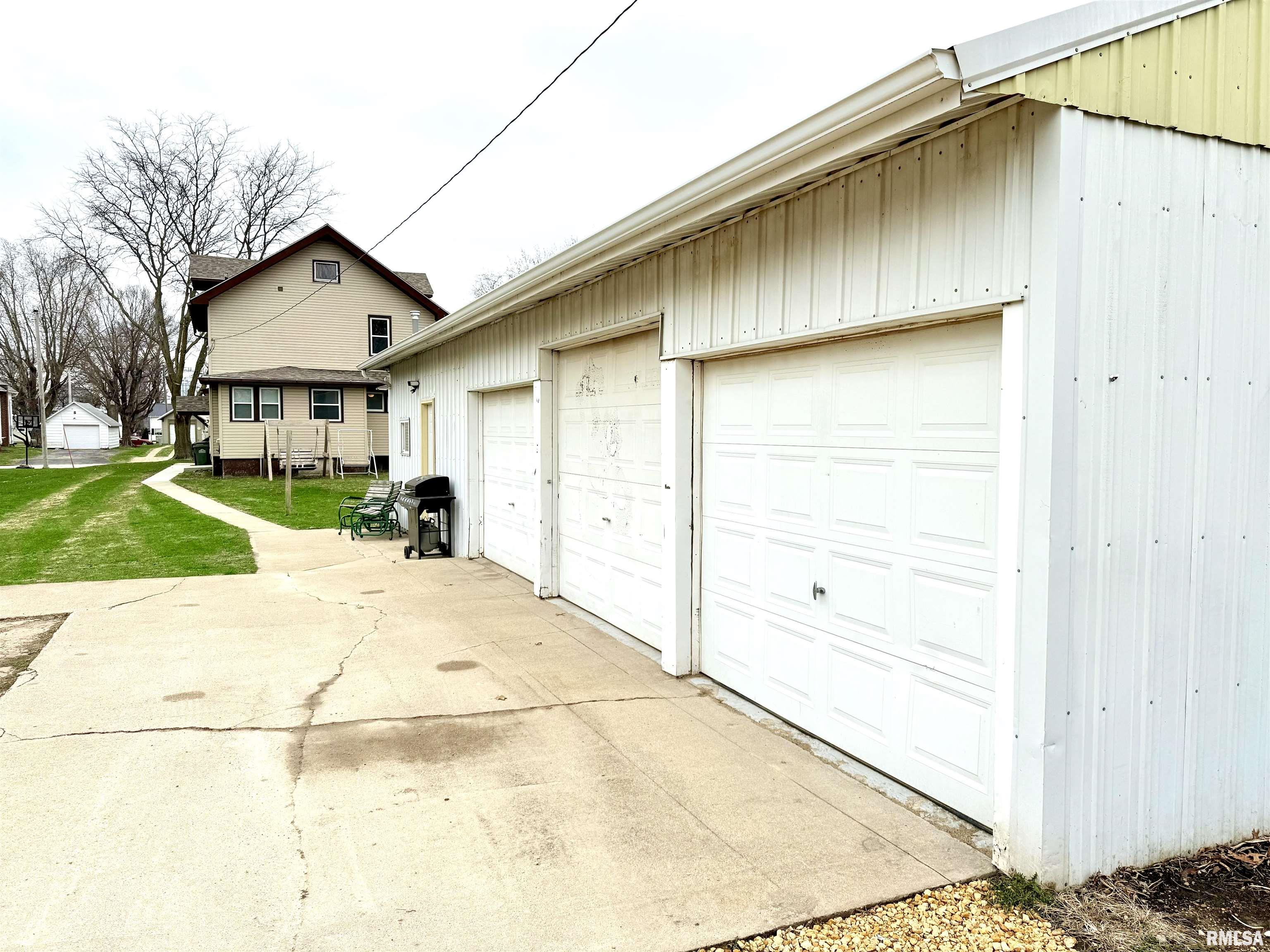 112 W Washington Street Property Photo 6