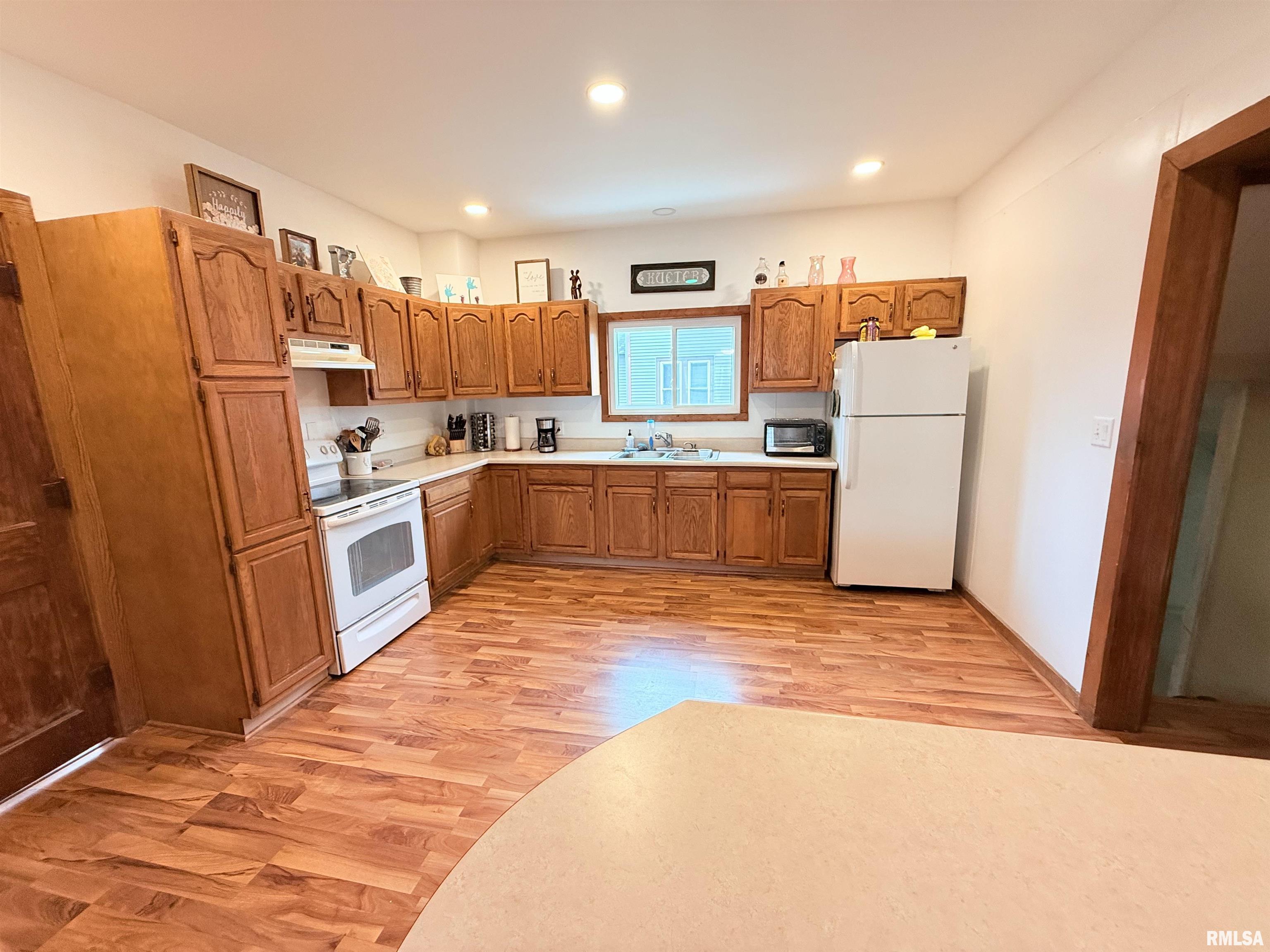 112 W Washington Street Property Photo 16