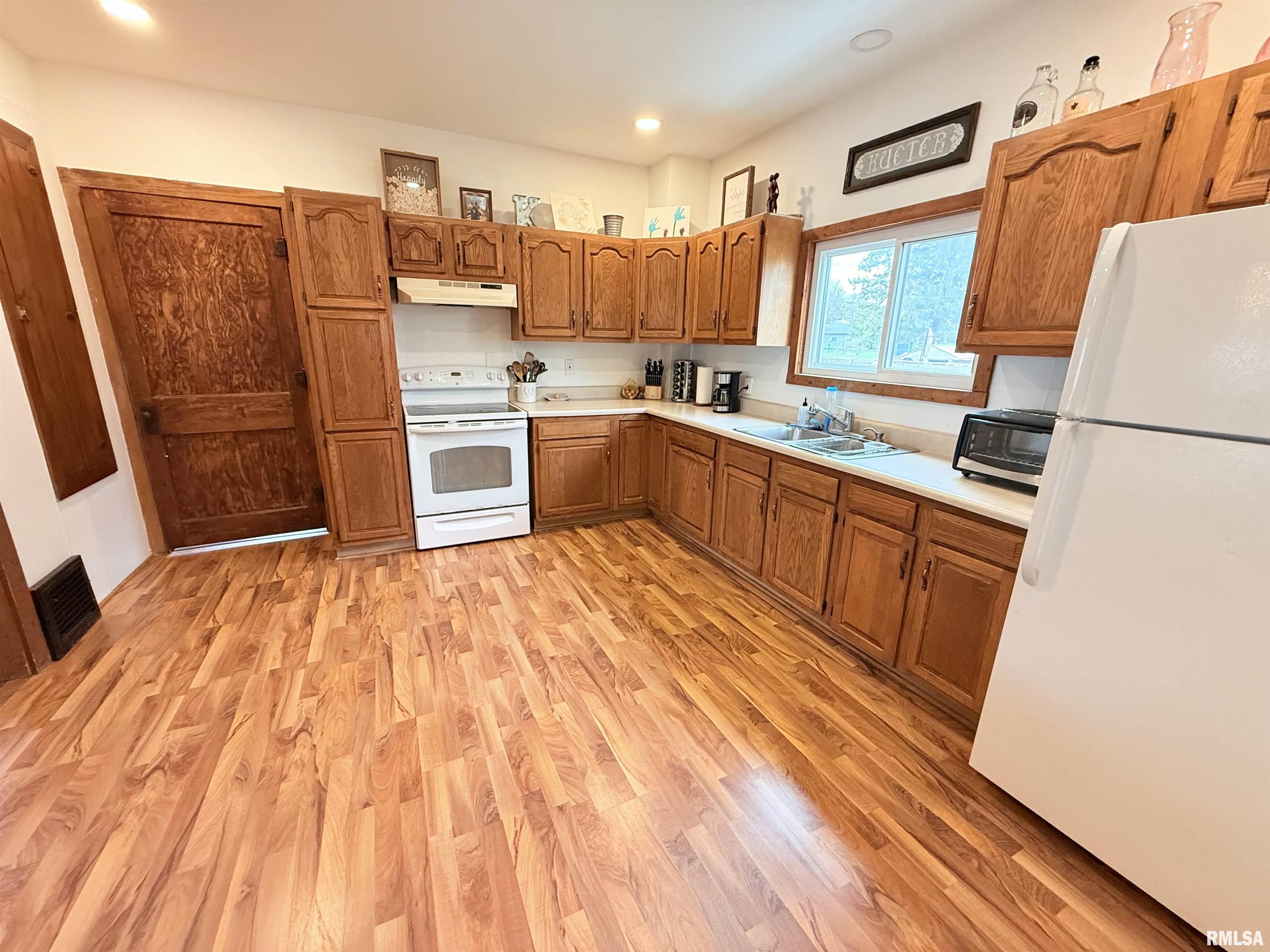 112 W Washington Street Property Photo 17