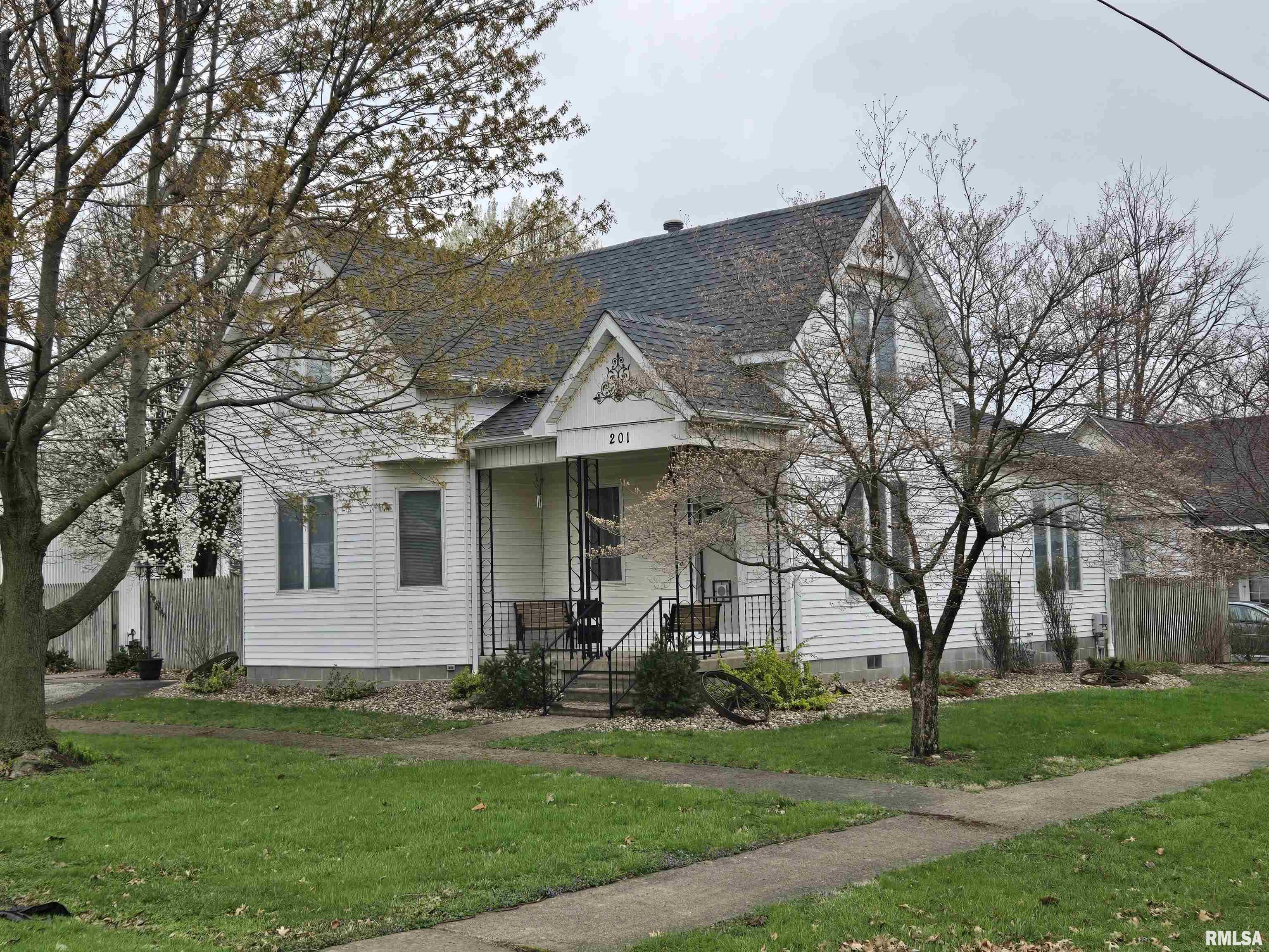 201 E Franklin Street Property Photo 1