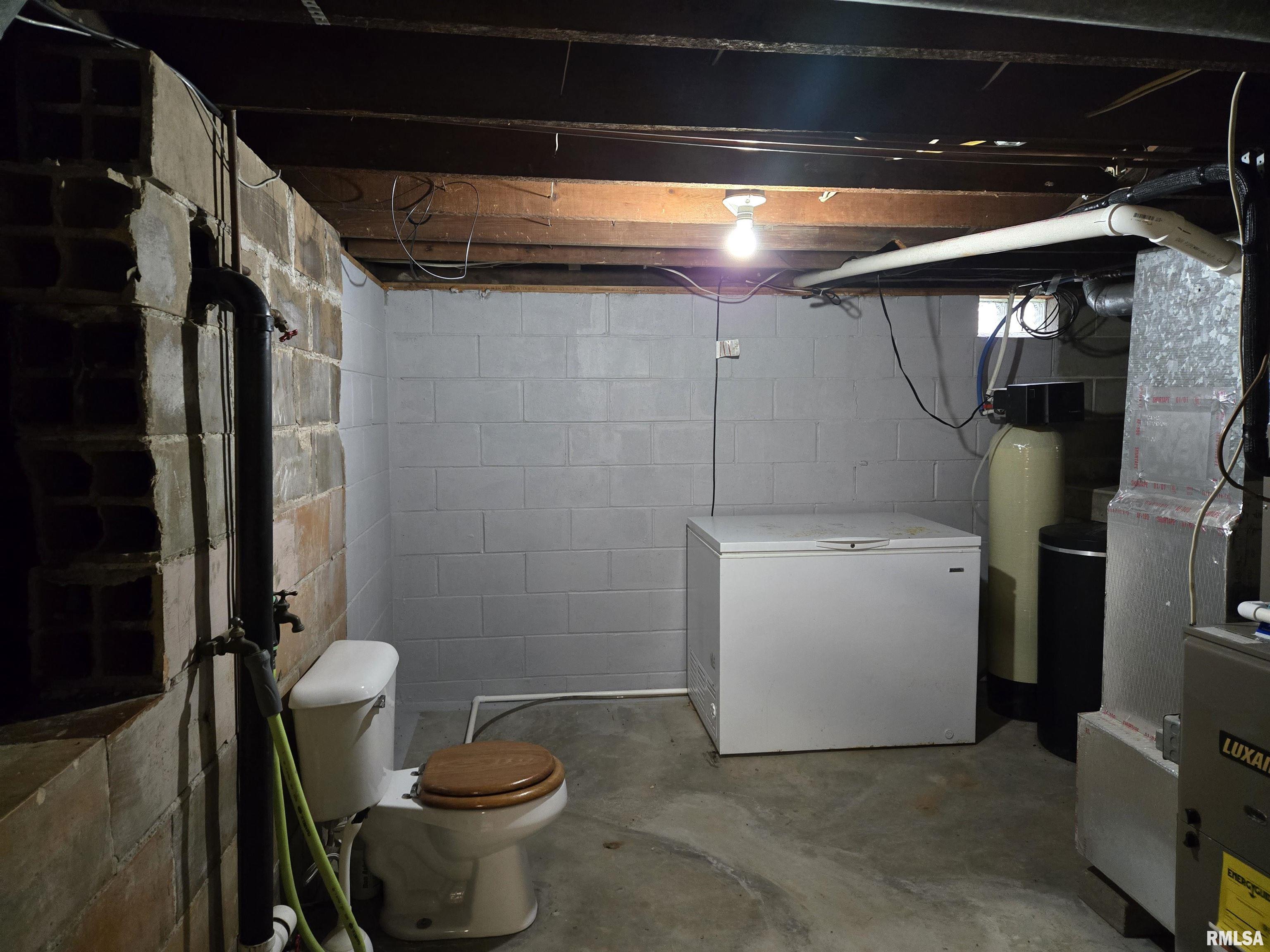 201 E Franklin Street Property Photo 16