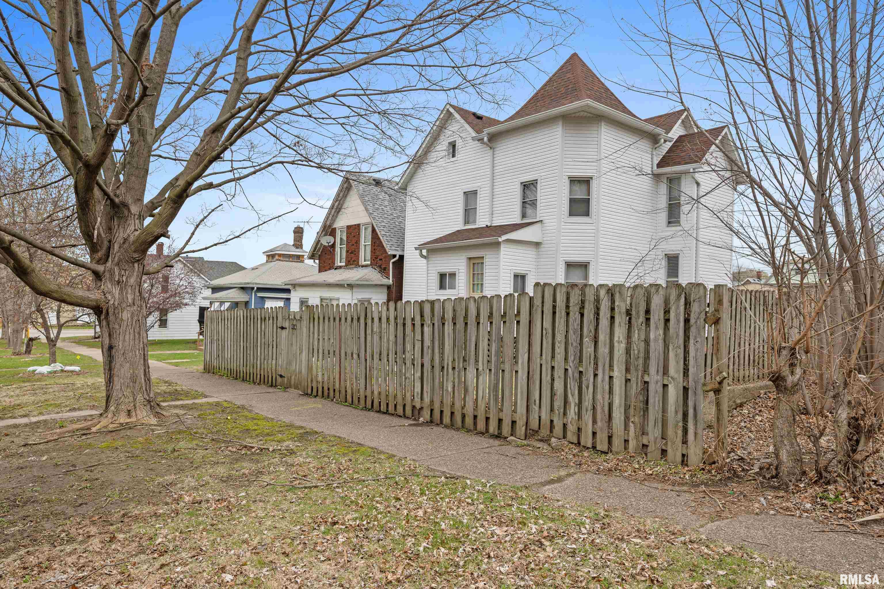 414 8th Street Property Photo 2