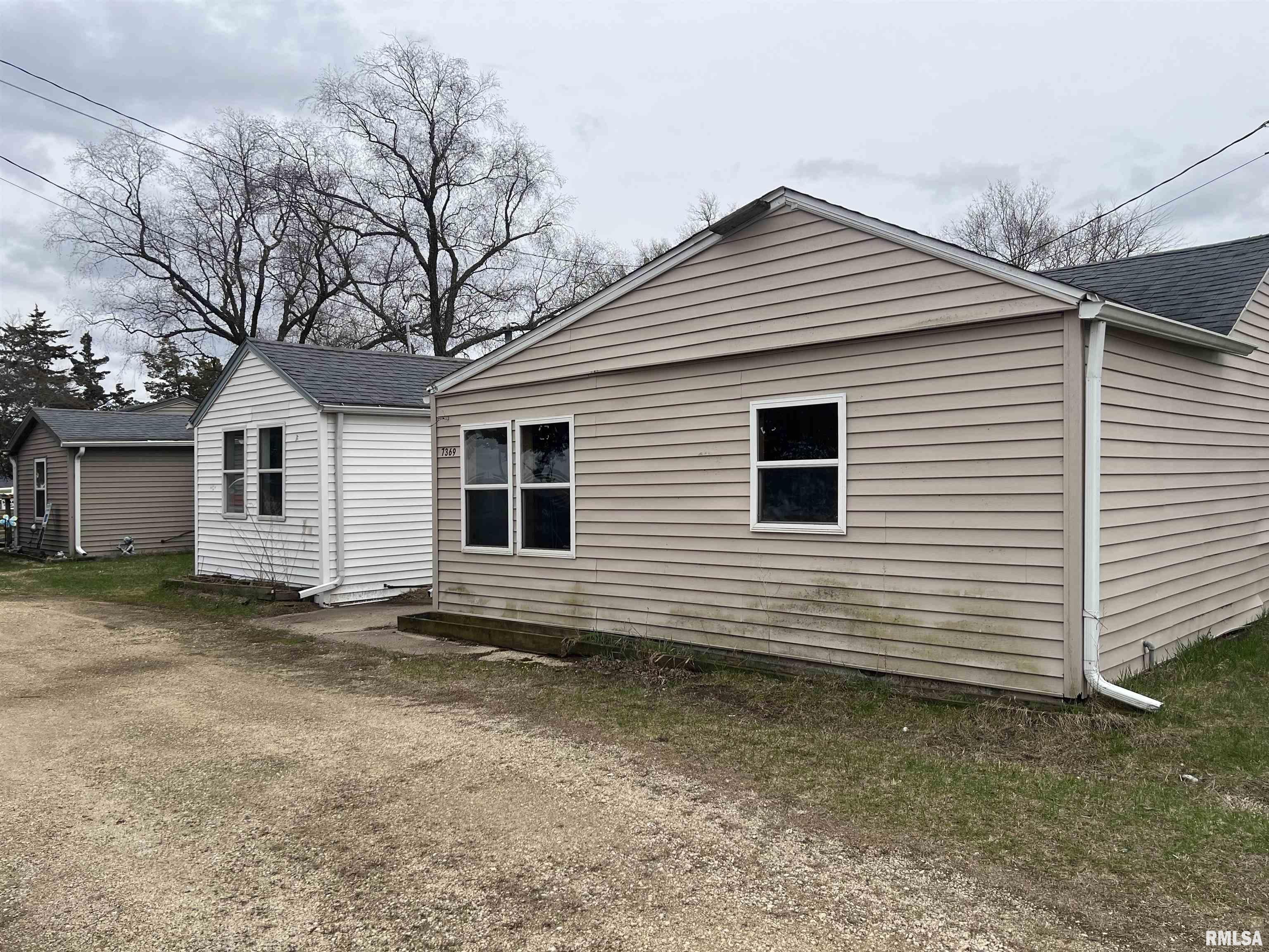 7379 Riverview Road Property Photo 4