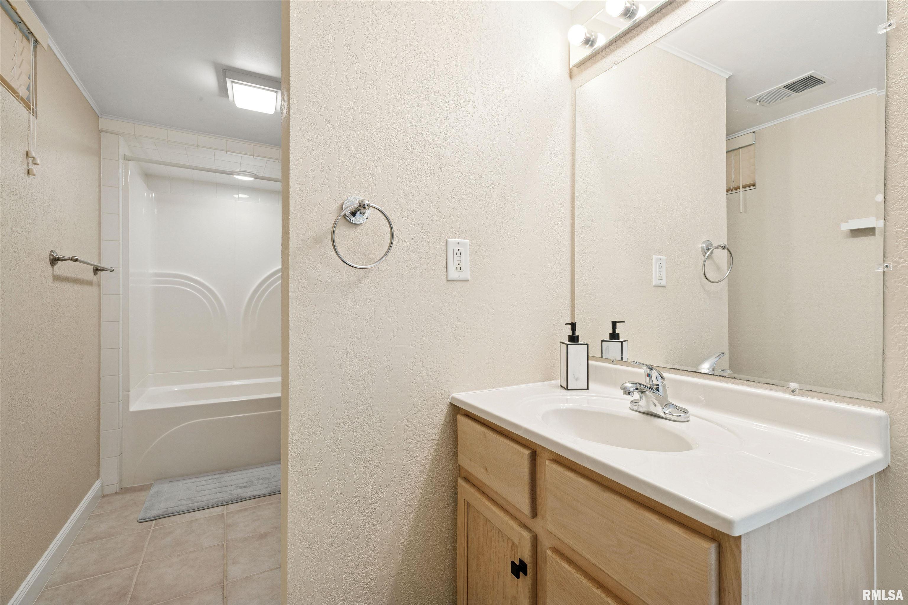 10711 50th Street Property Photo 28