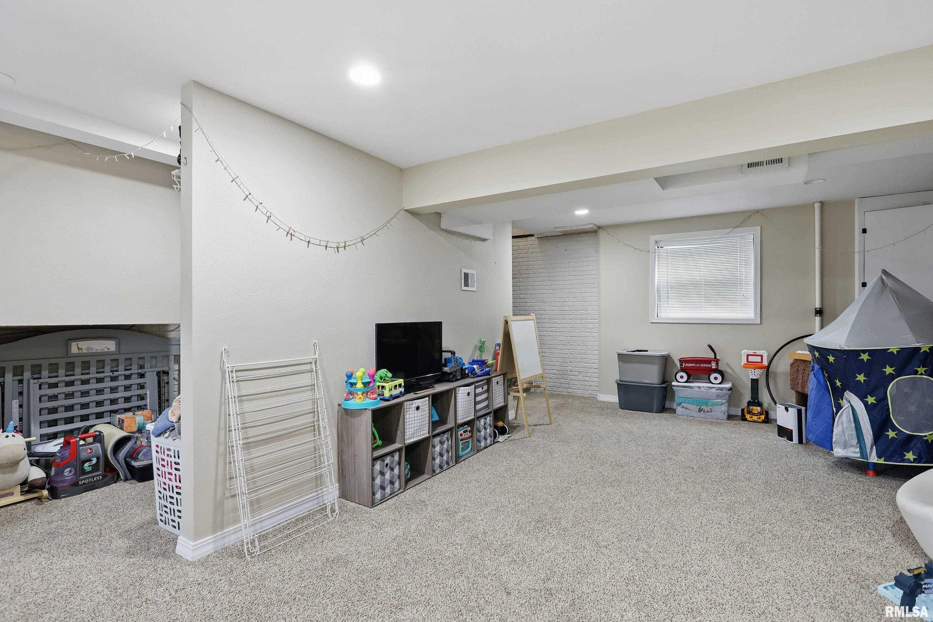 1740 W 55th Street Property Photo 17