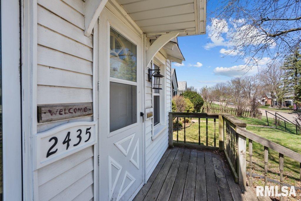 2435 33rd Street Property Photo 3