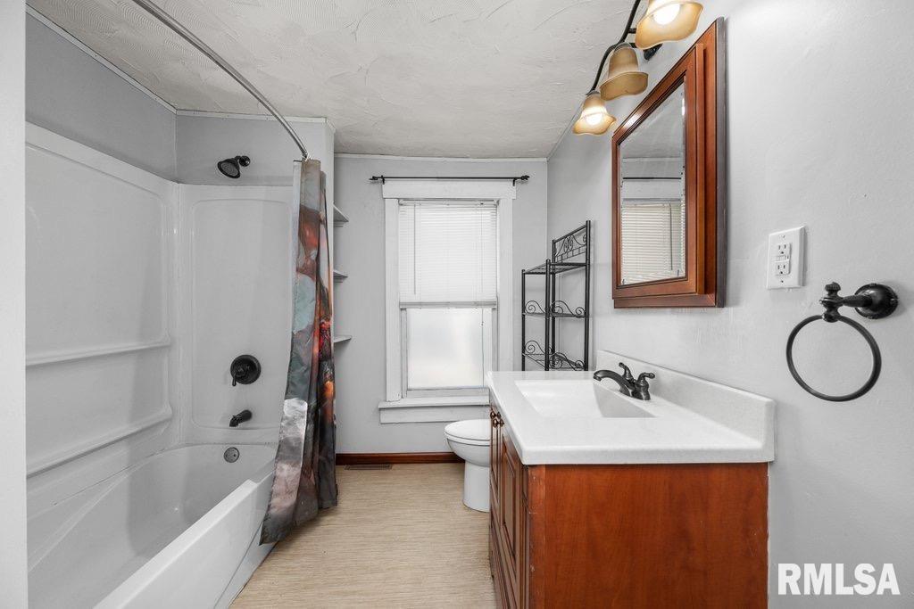 2435 33rd Street Property Photo 12