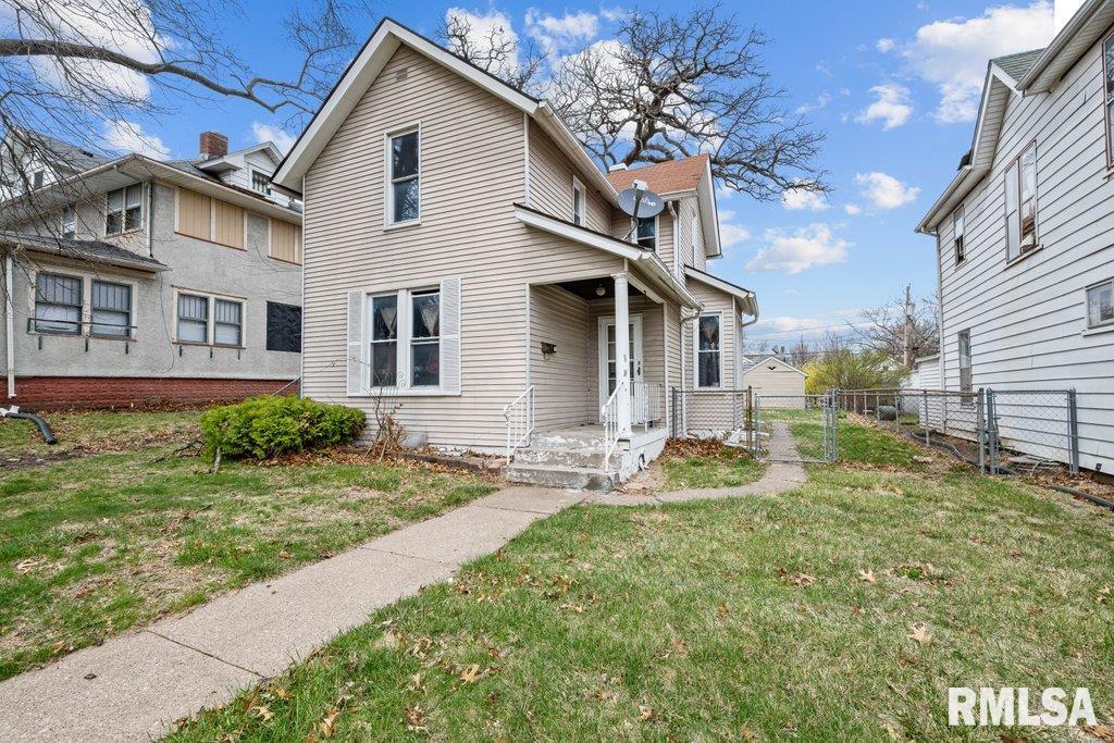 916 E 14th Street Property Photo 1