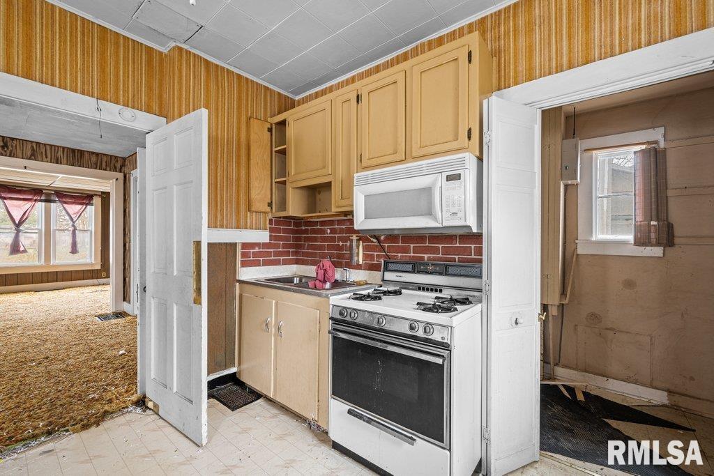 916 E 14th Street Property Photo 12