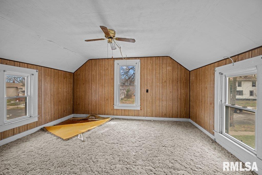 916 E 14th Street Property Photo 16