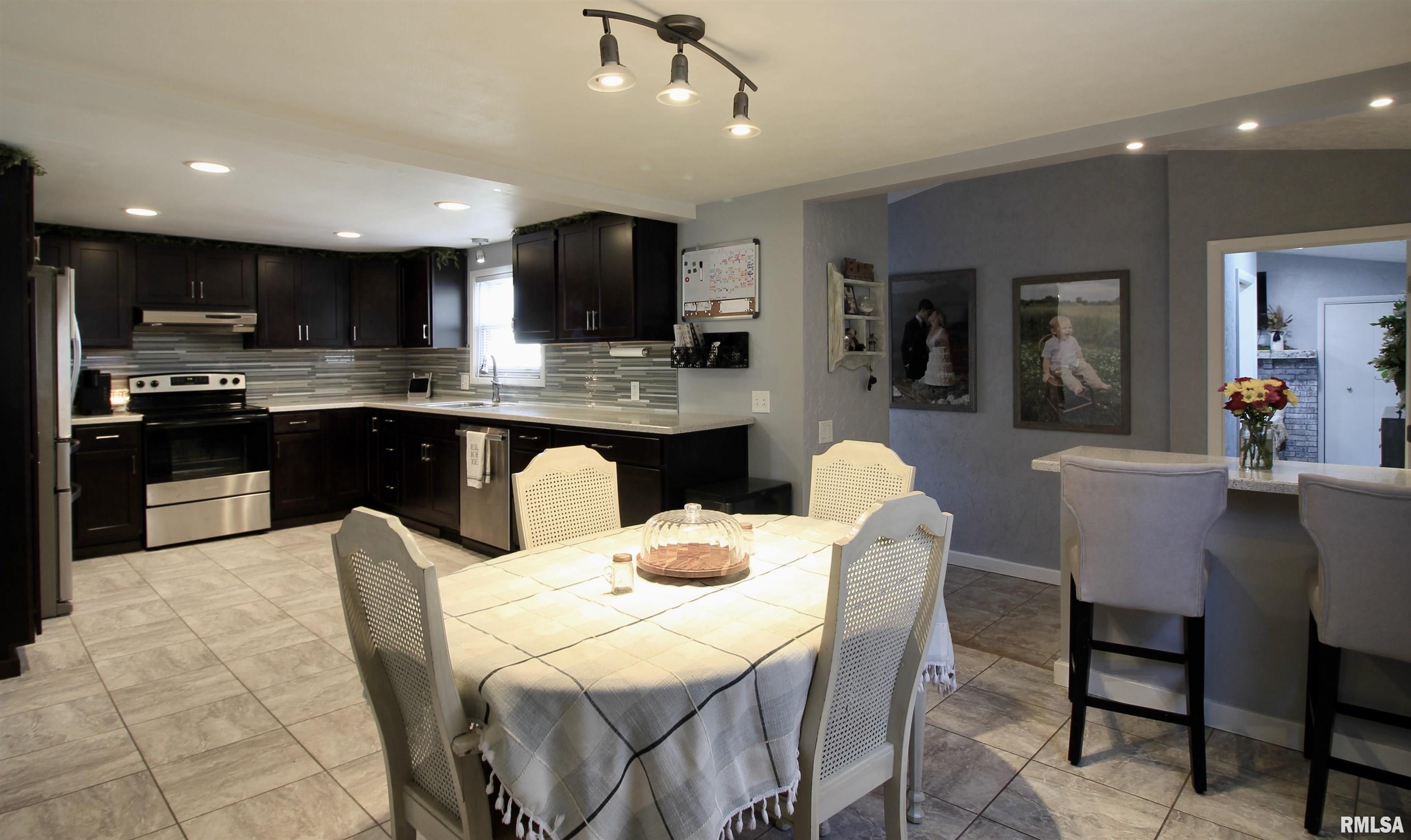 209 3rd Street Property Photo 8