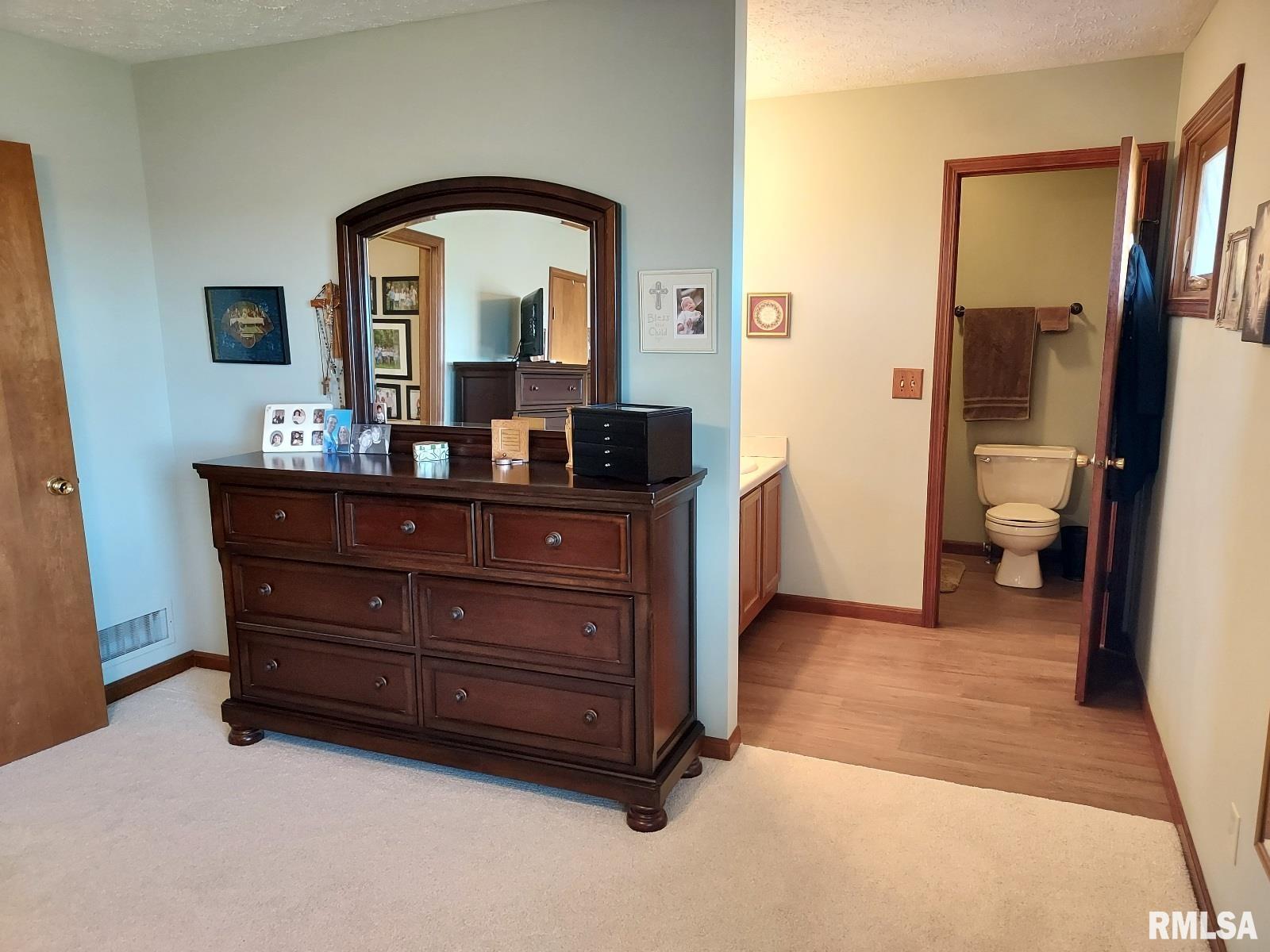 1002 W 59th Street Property Photo 32