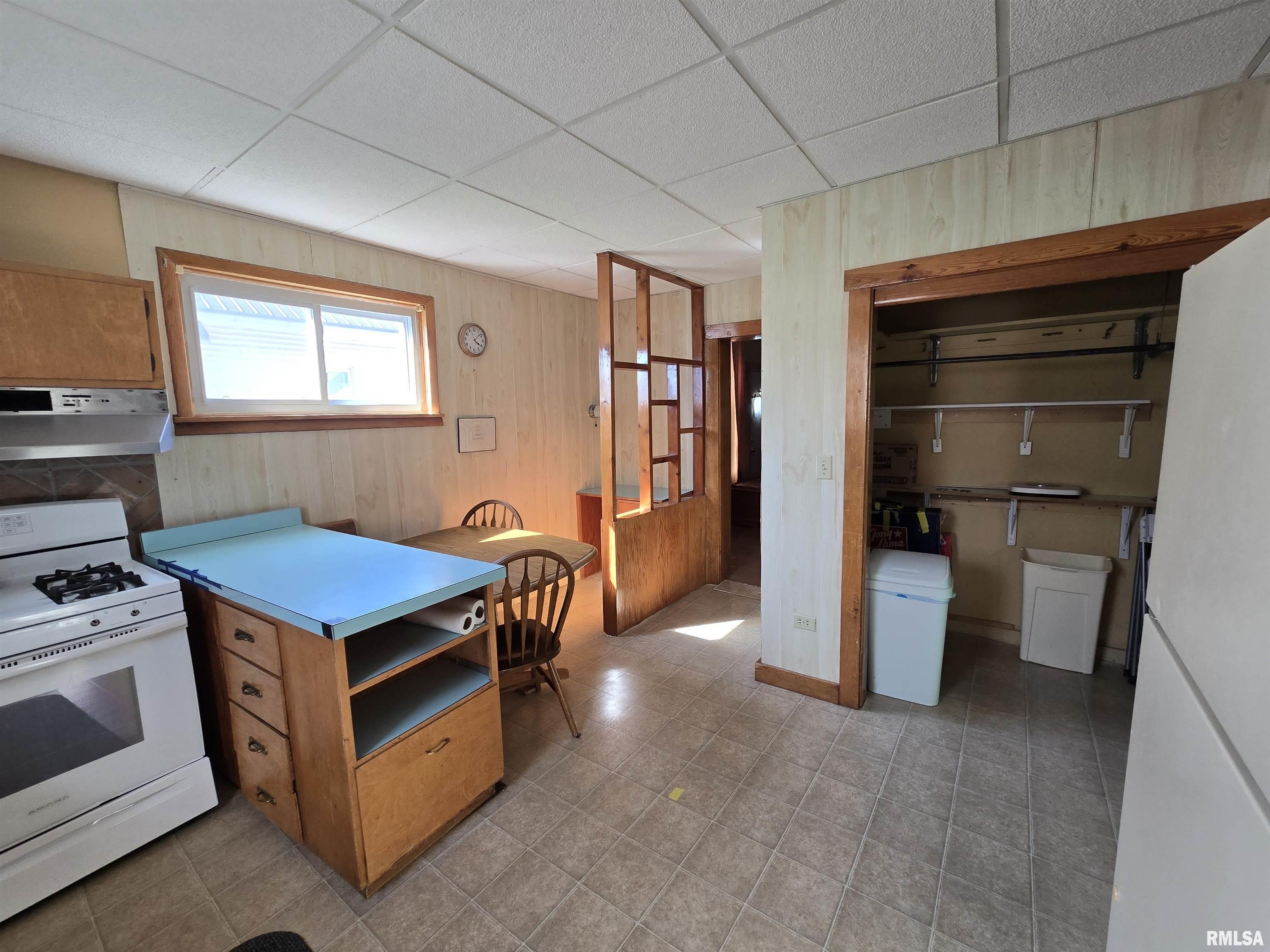 308 W Washington Street Property Photo 8
