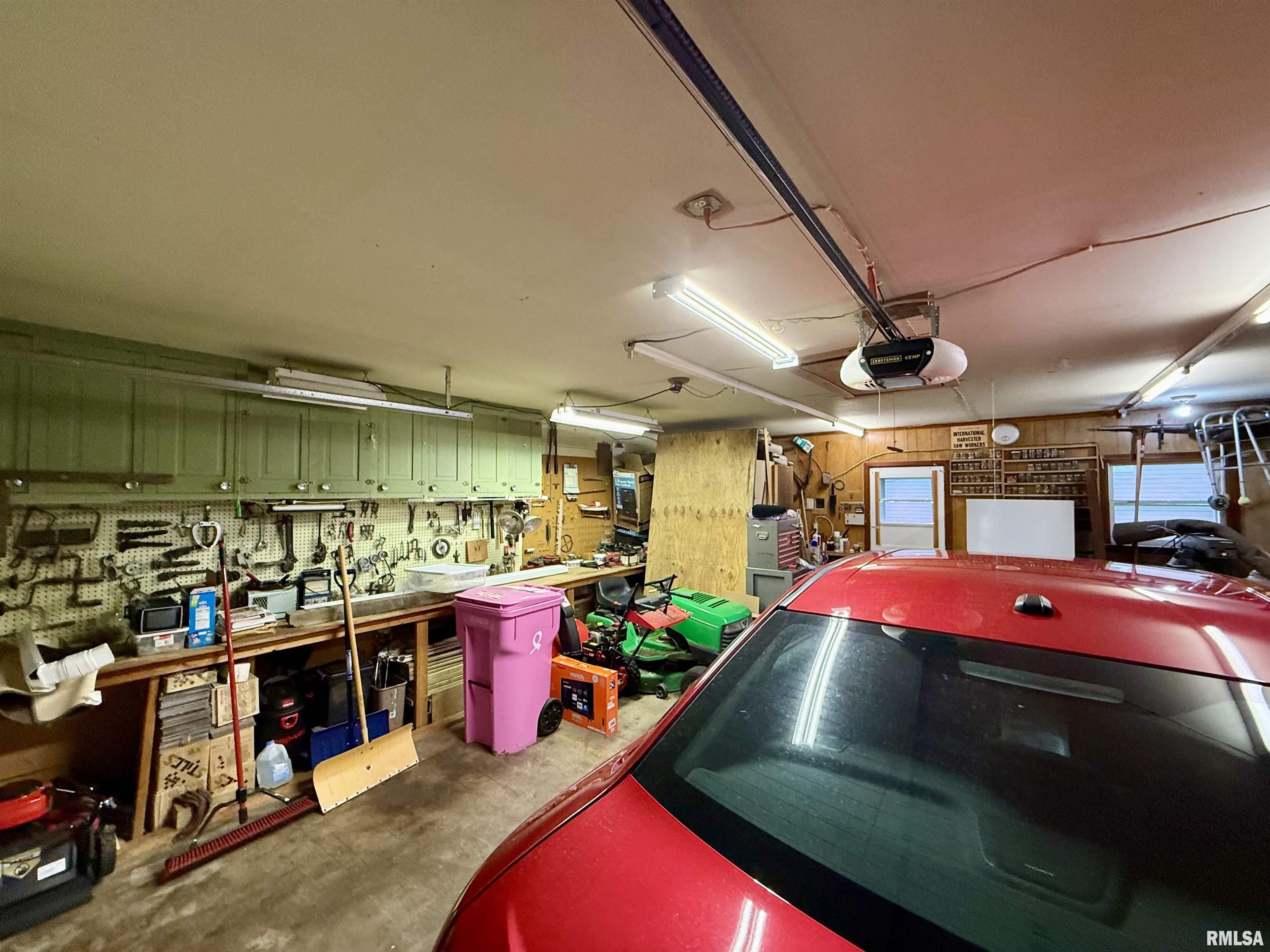 102 E 7th Avenue Property Photo 35
