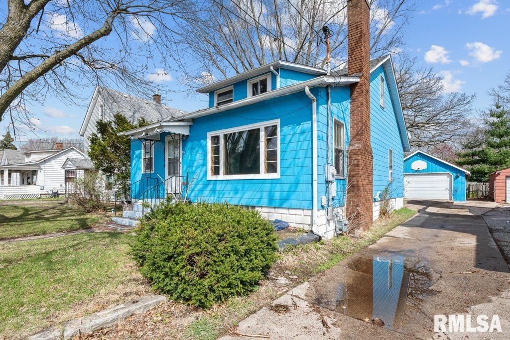 2215 17th Street Property Photo 2