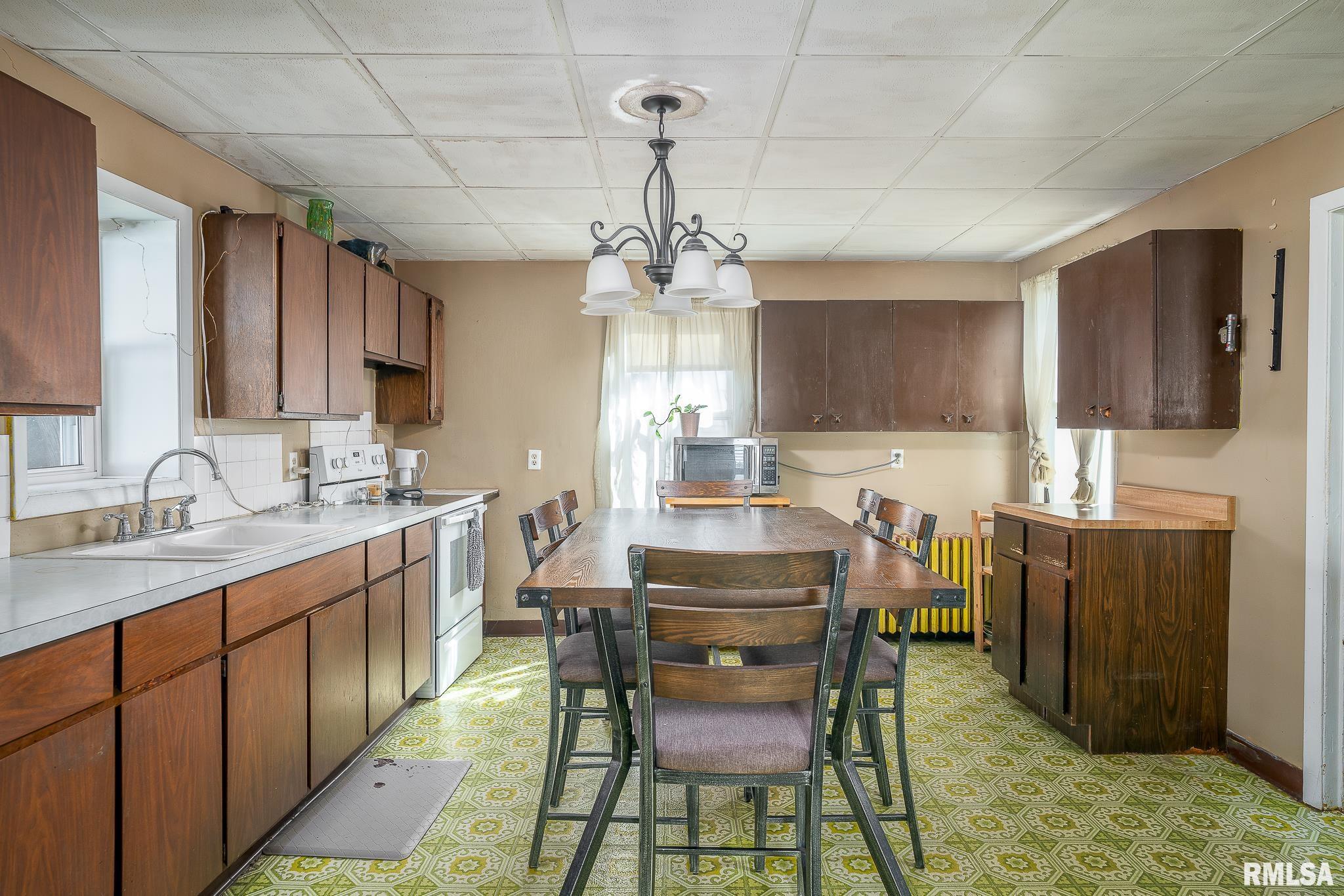 1806 E 12th Street Property Photo 2