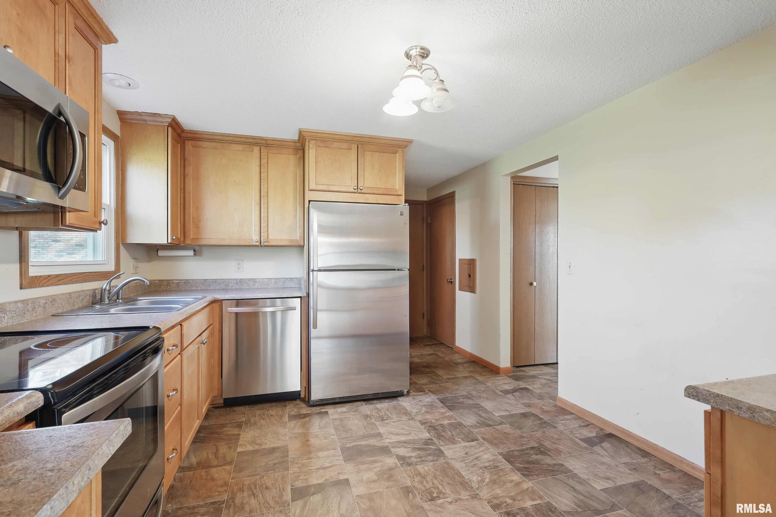 2904 Avalon Drive Property Photo 11
