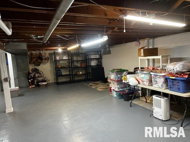 711 W Main Street Property Photo 11