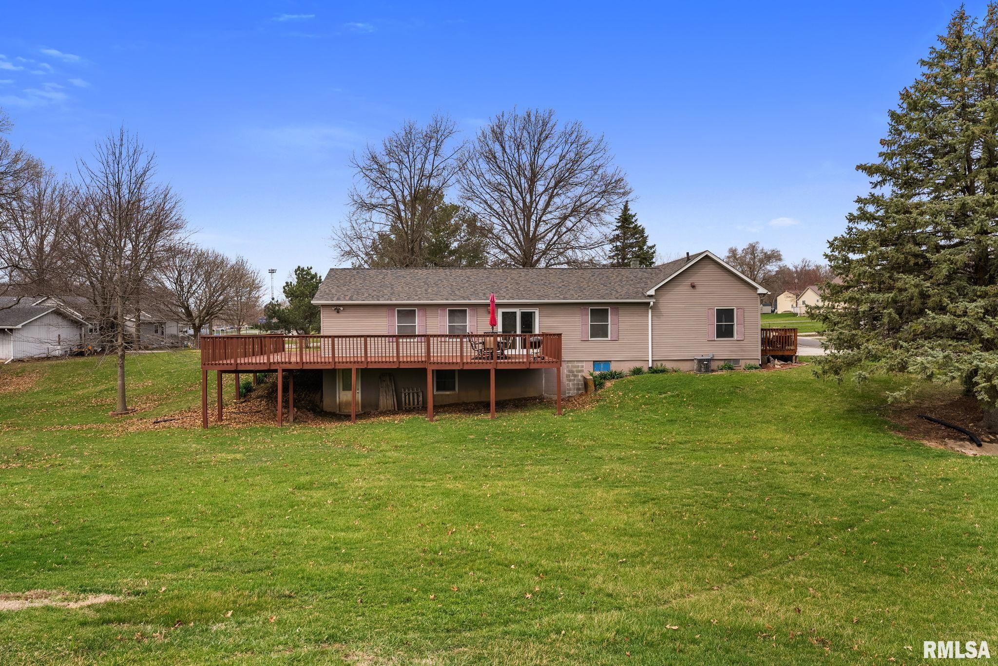 407 1st Street Property Photo 1
