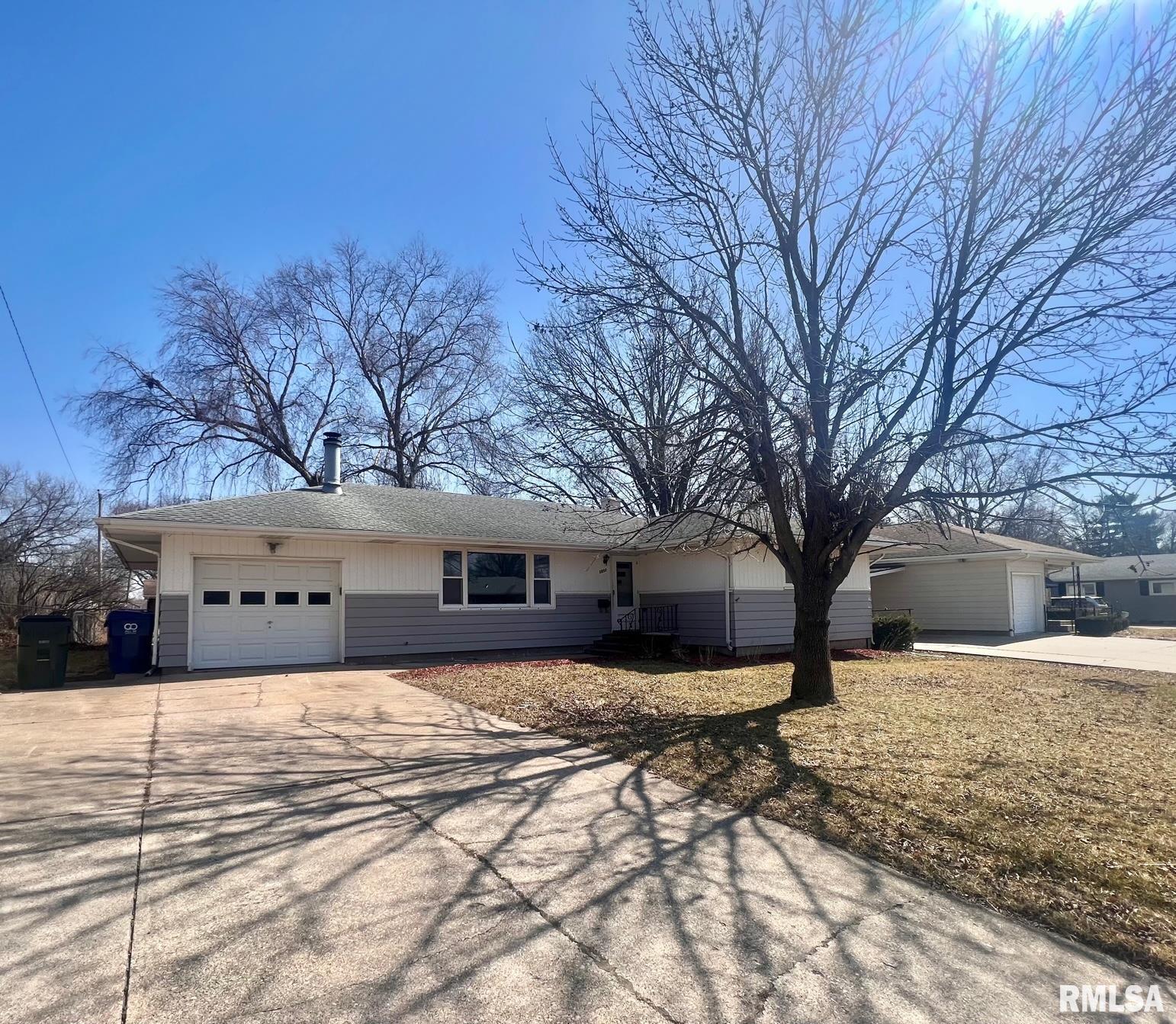 2037 N Ohio Avenue Property Photo 2