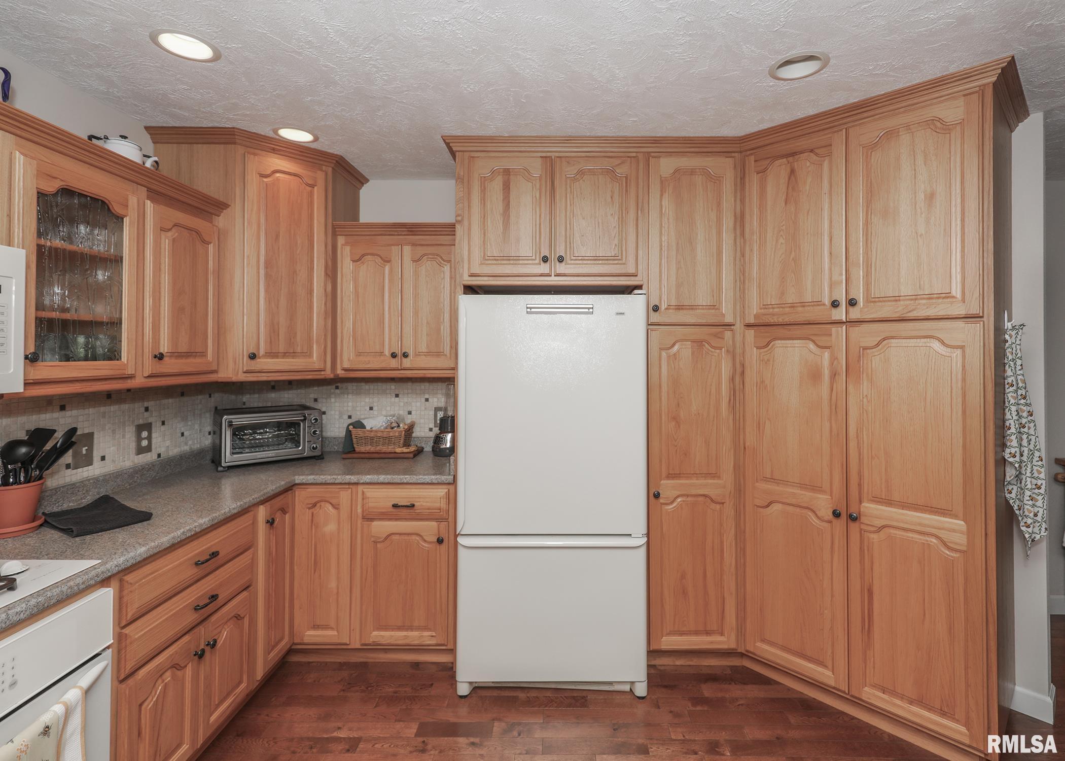 301 E Center Avenue Property Photo 10