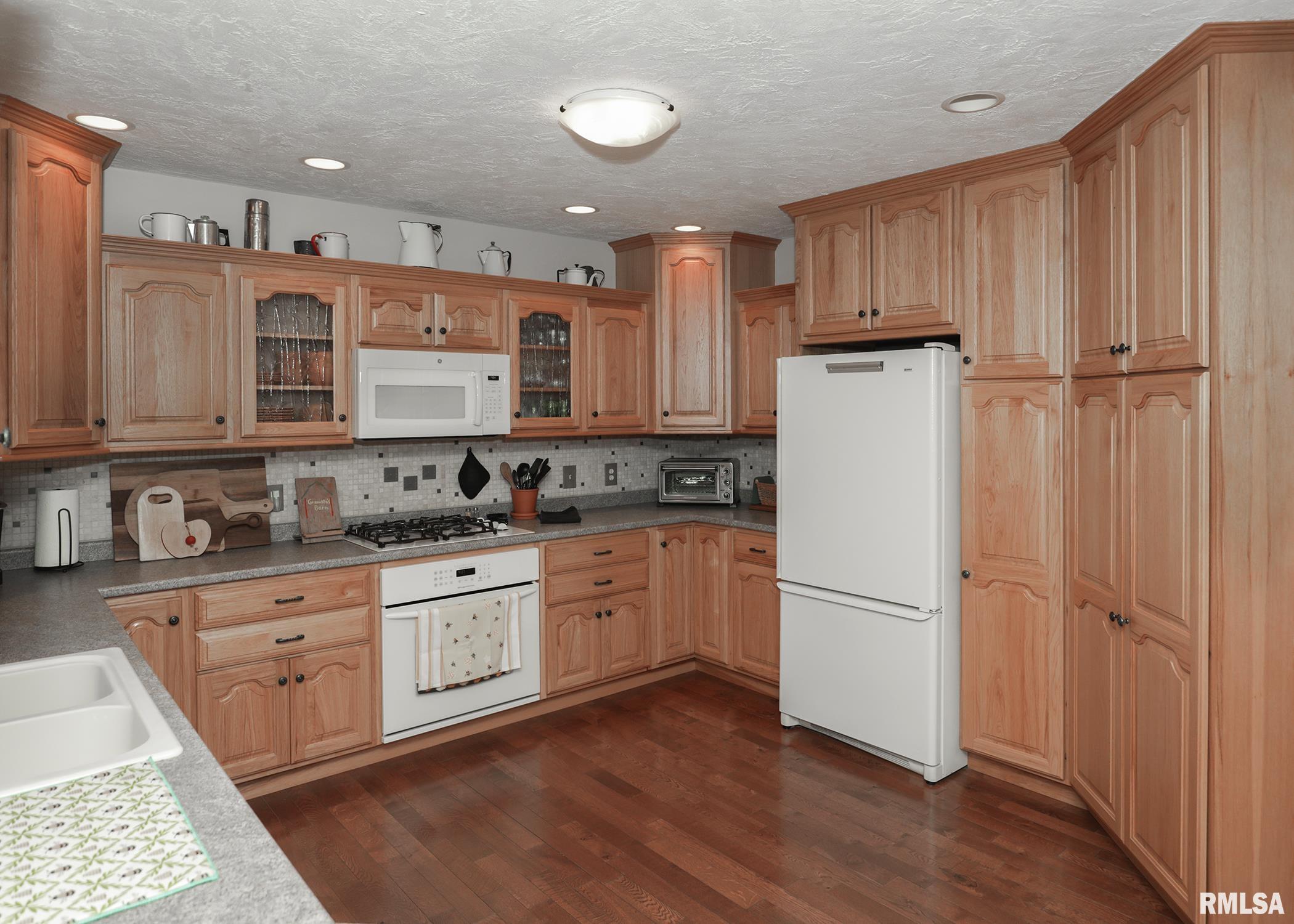 301 E Center Avenue Property Photo 11