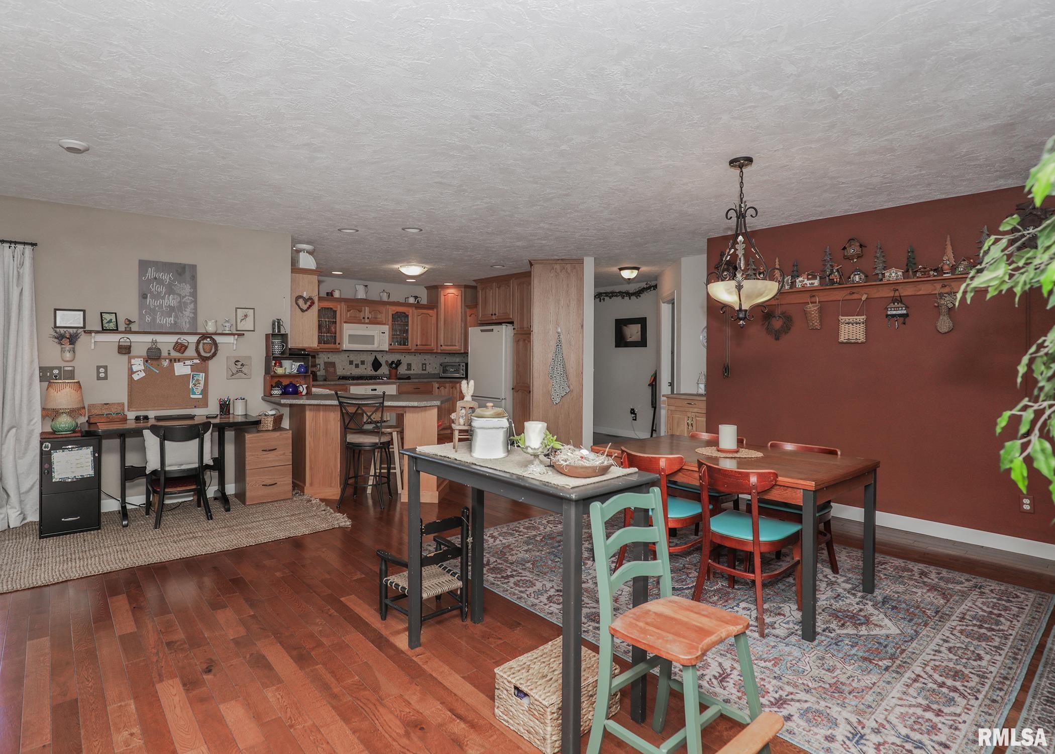 301 E Center Avenue Property Photo 13