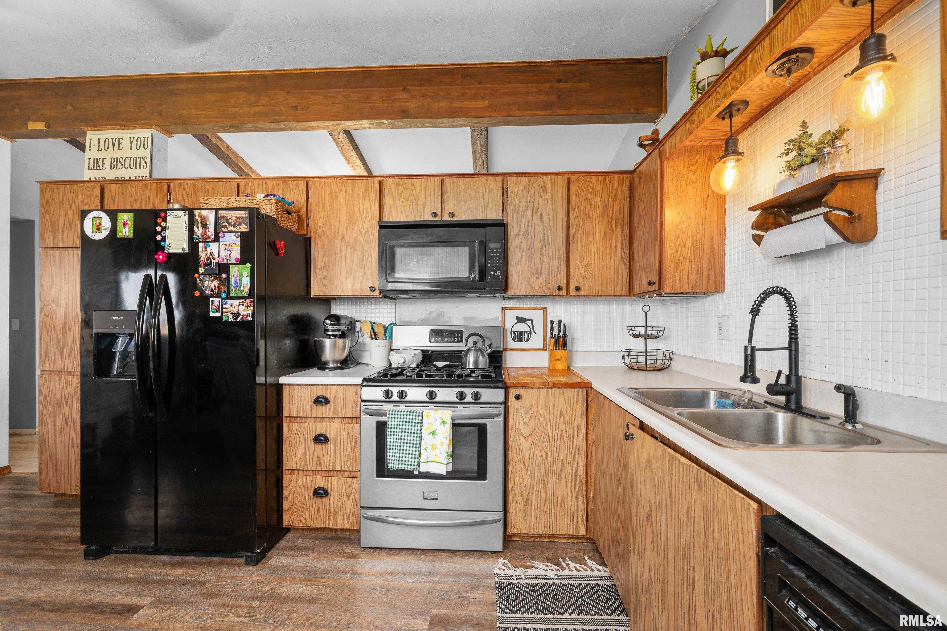 26012 Territorial Road Property Photo 11