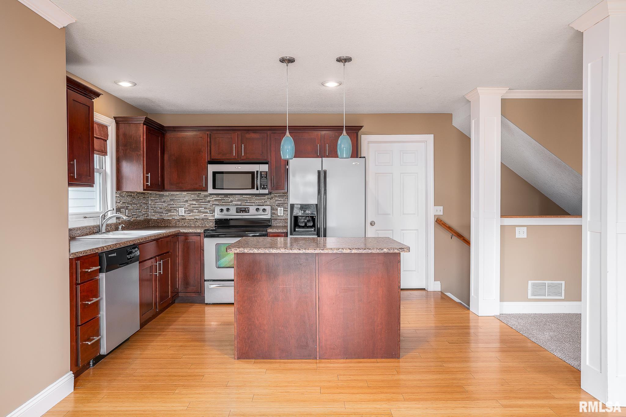 3233 Somerset Drive Property Photo 7