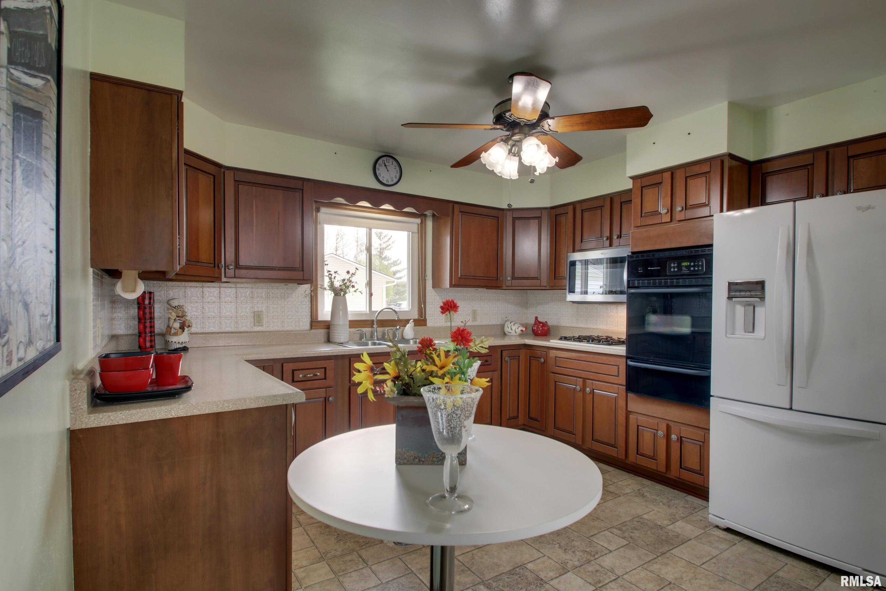 401 Poinsettia Drive Property Photo 2