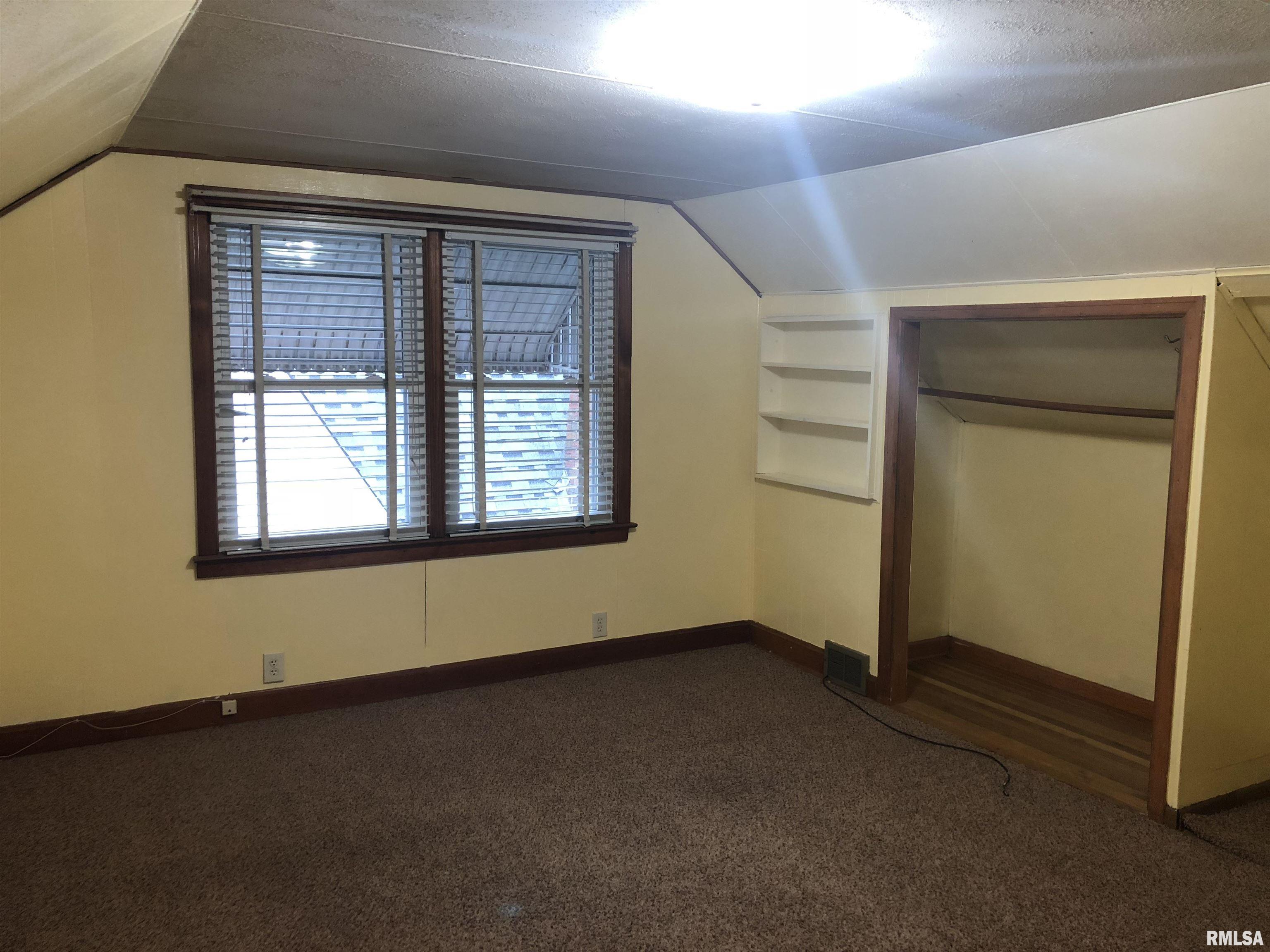 440 E 30th Street Property Photo 10