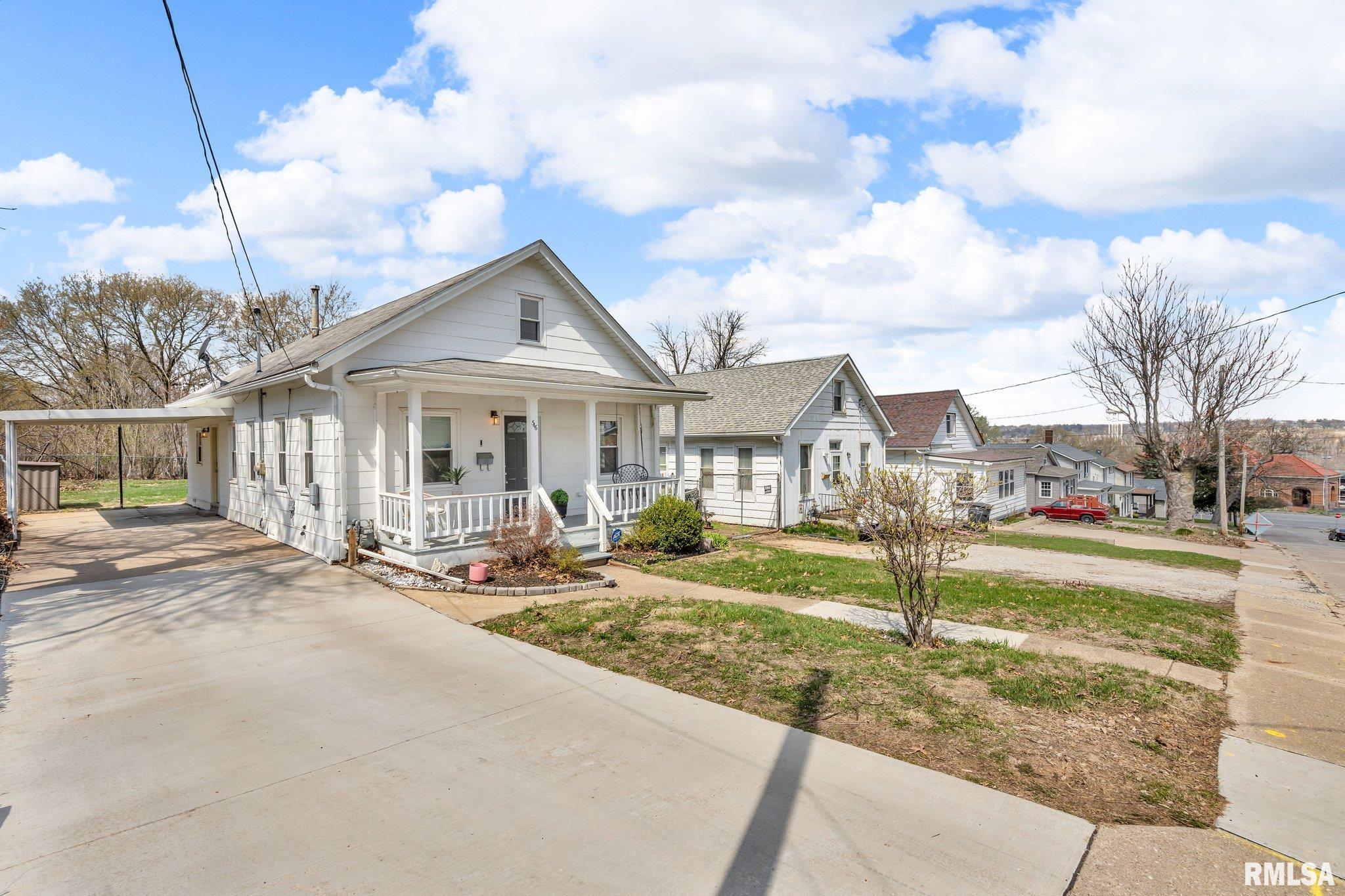 546 31st Street Property Photo 2