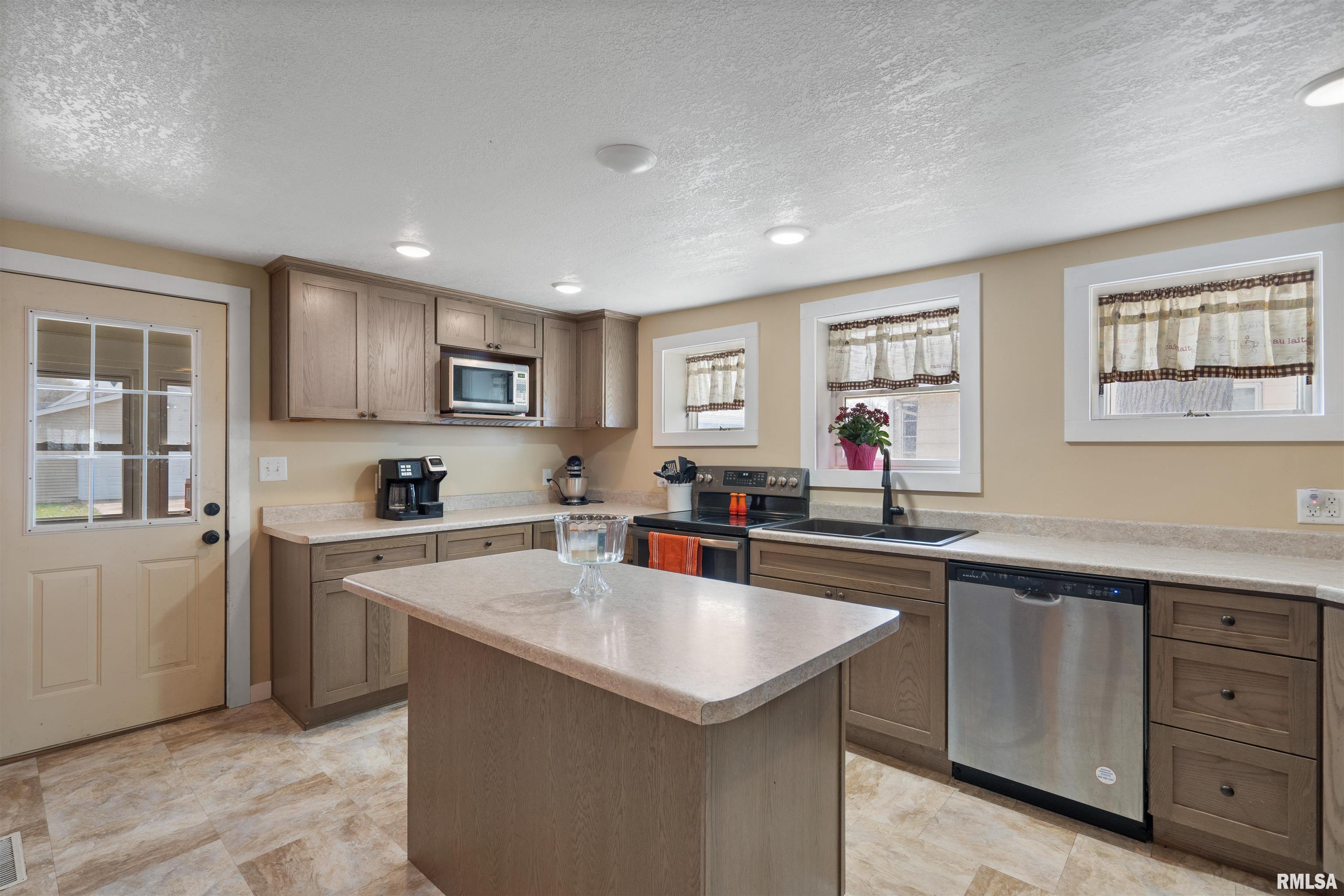 404 1st Avenue Property Photo 14