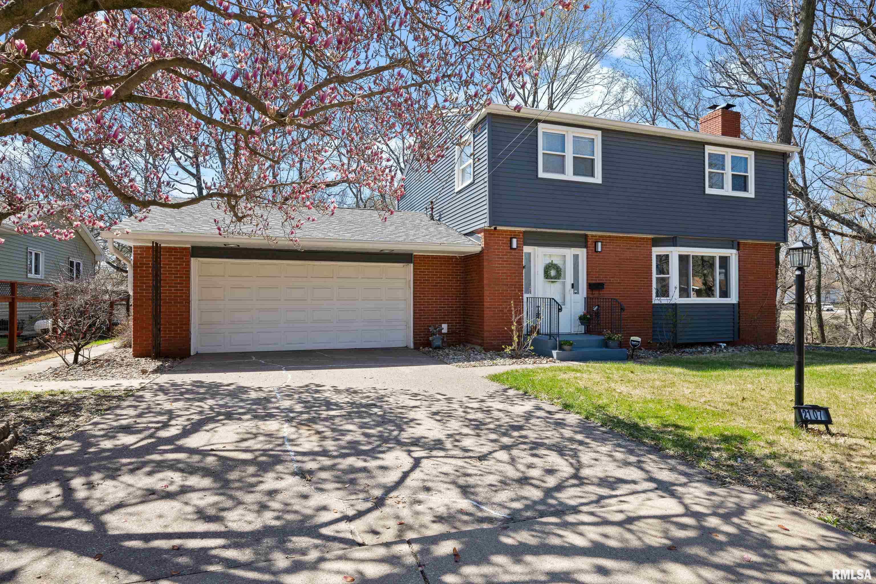 2107 3rd Street B Property Photo 1